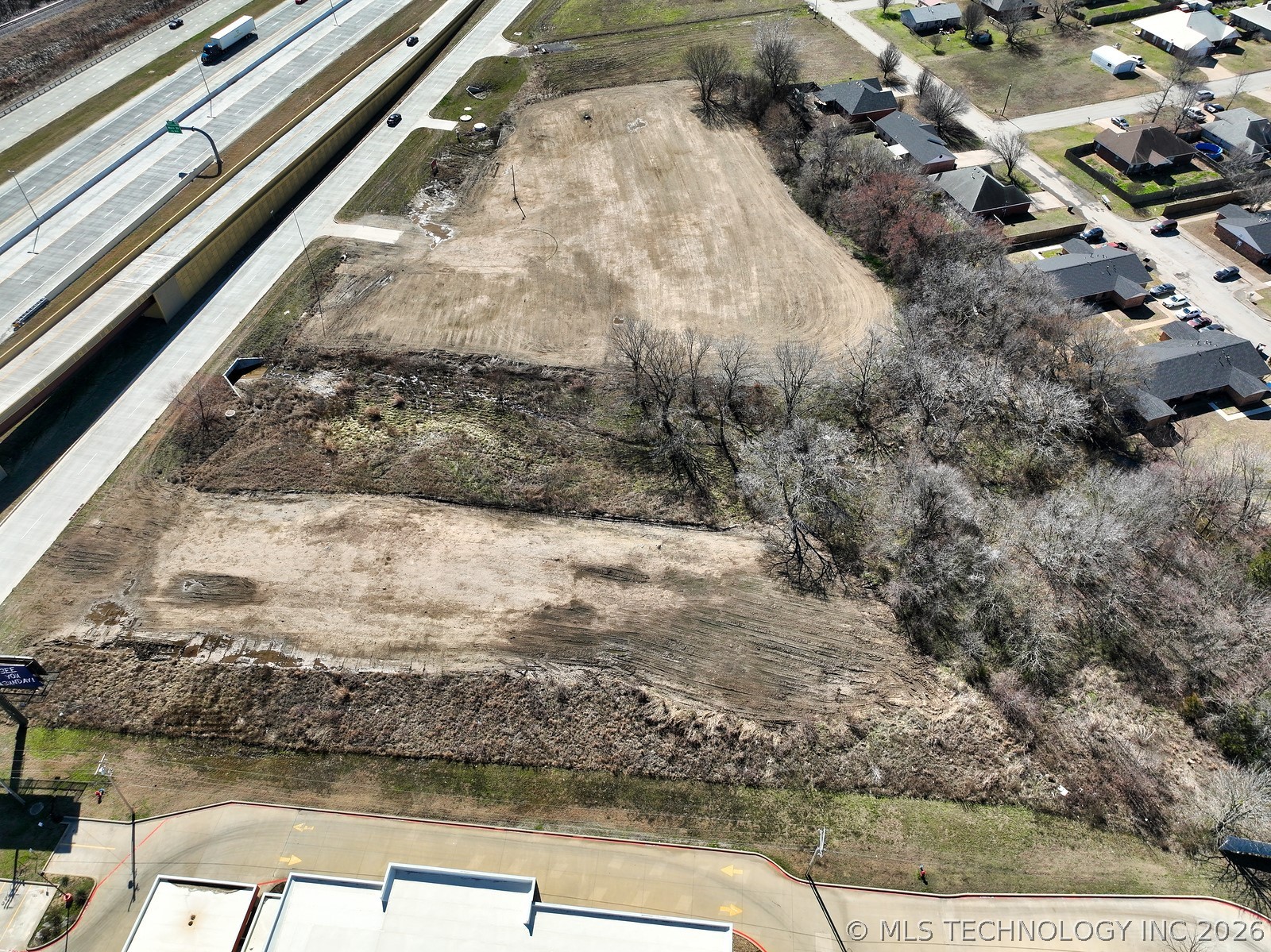 1007 N Service Road Property Photo 29