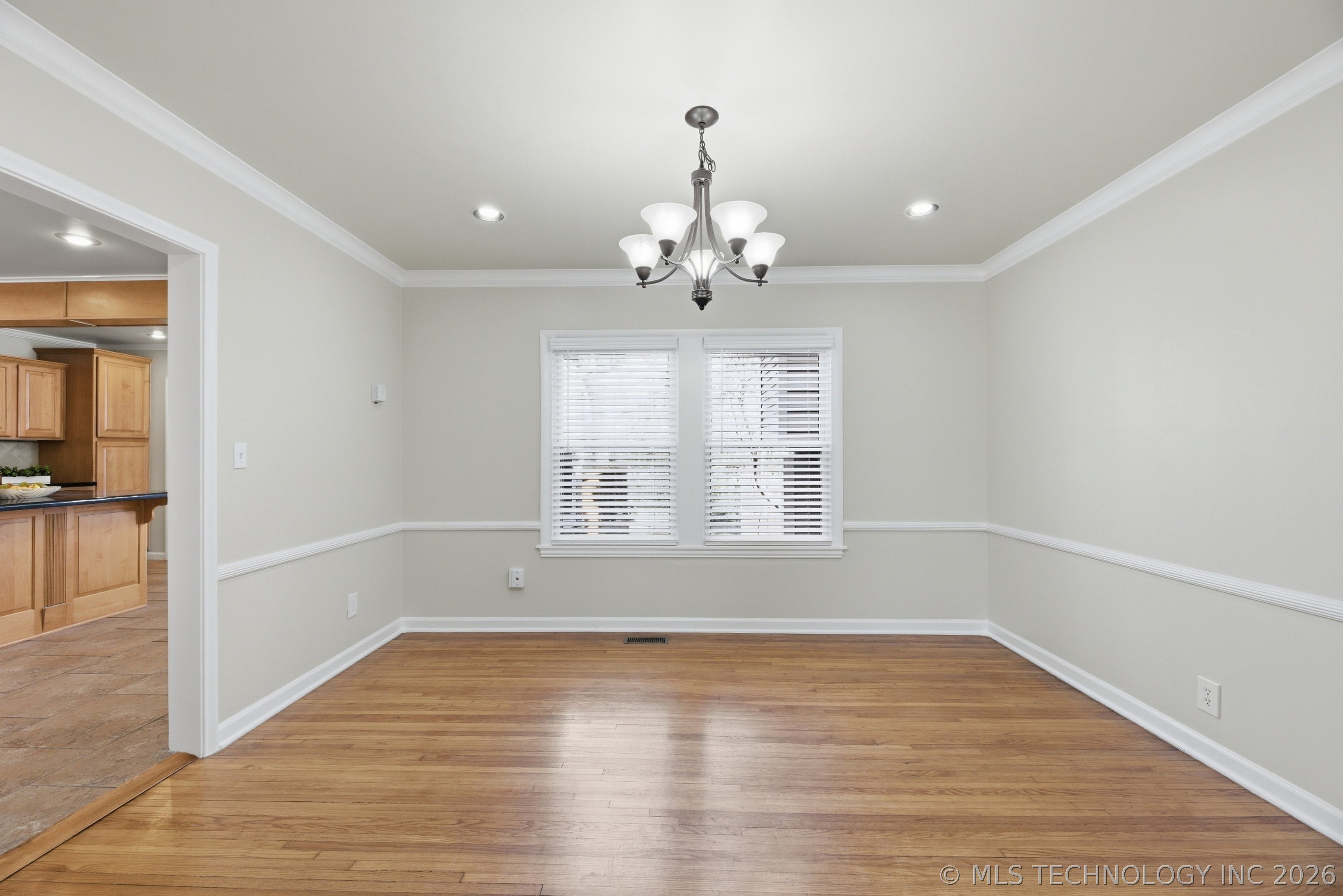 2811 E 22nd Street Property Photo 6