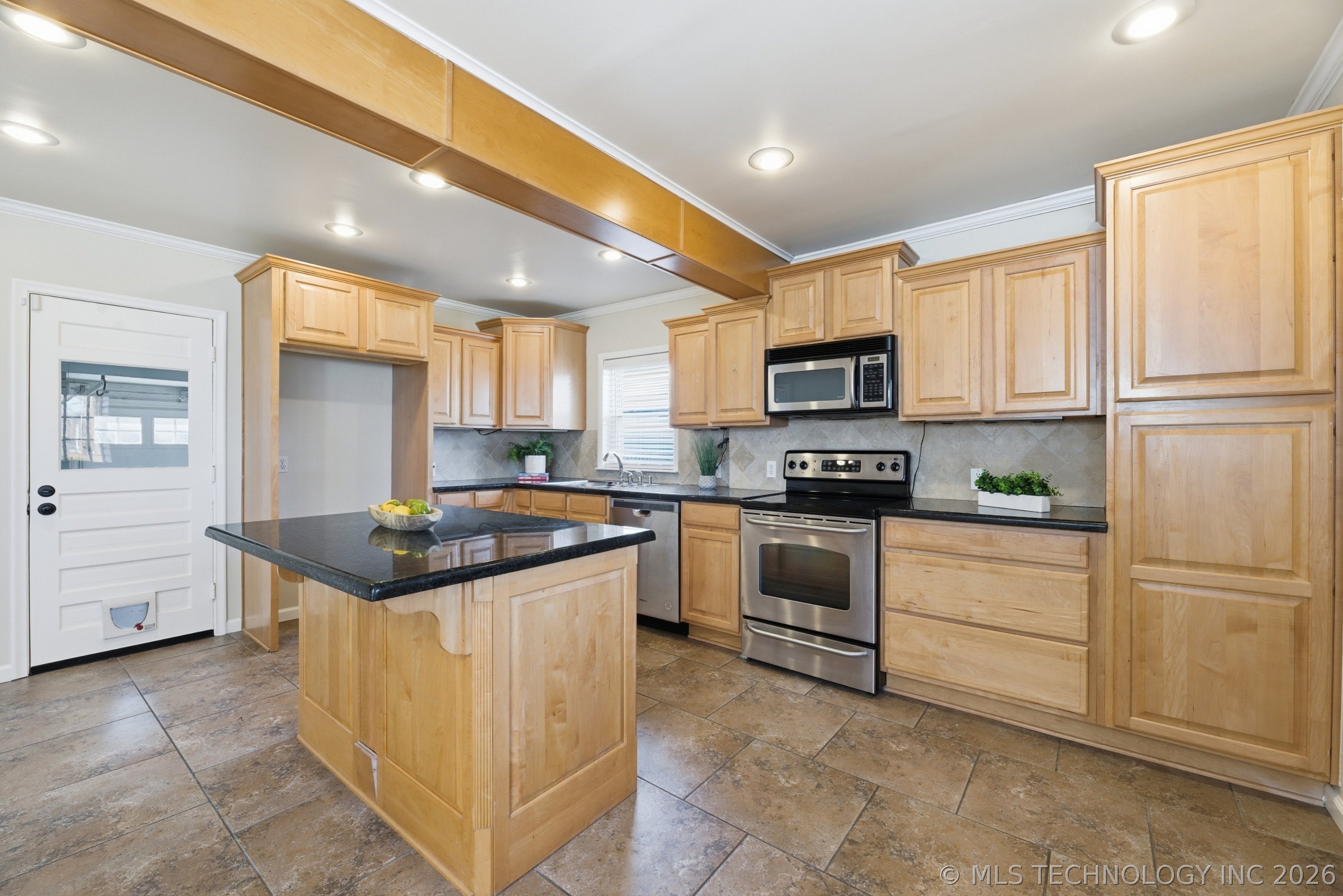 2811 E 22nd Street Property Photo 9