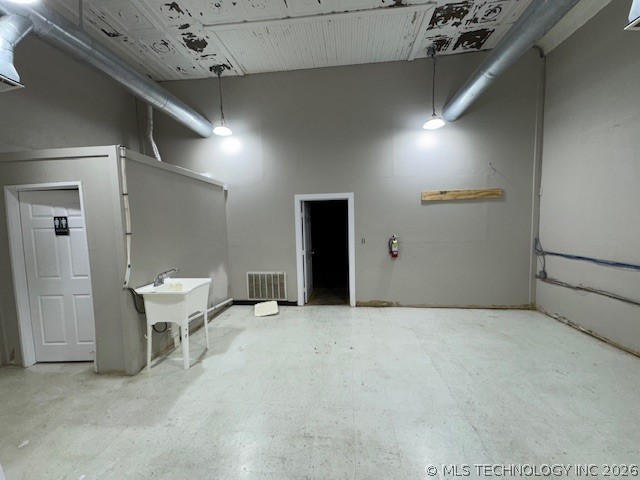 218 E Main Property Photo 3