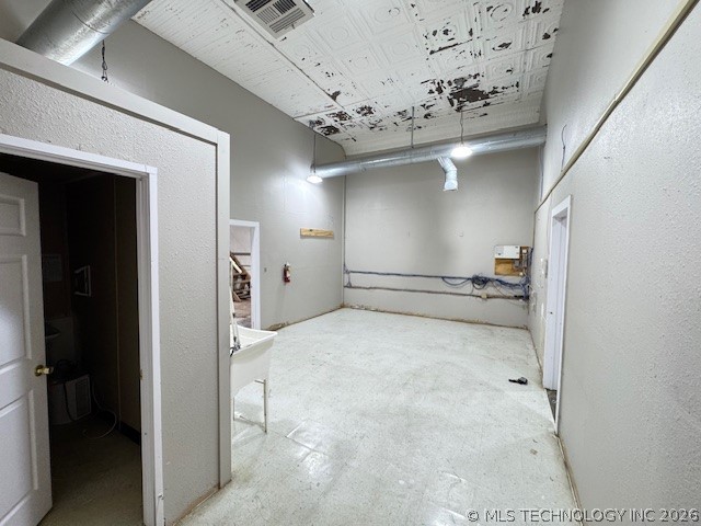 218 E Main Property Photo 8