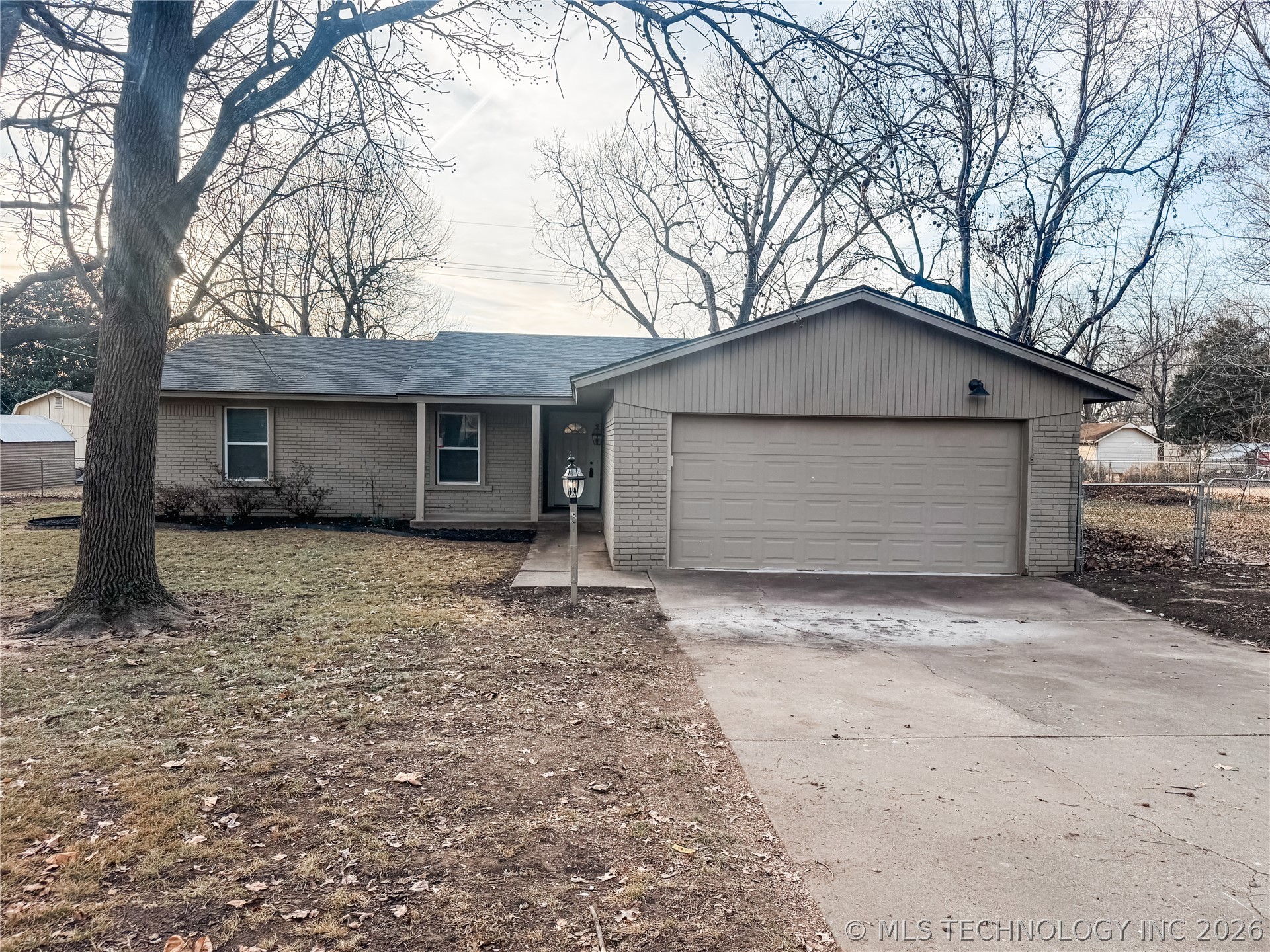 12738 S 121st East Avenue Property Photo 1