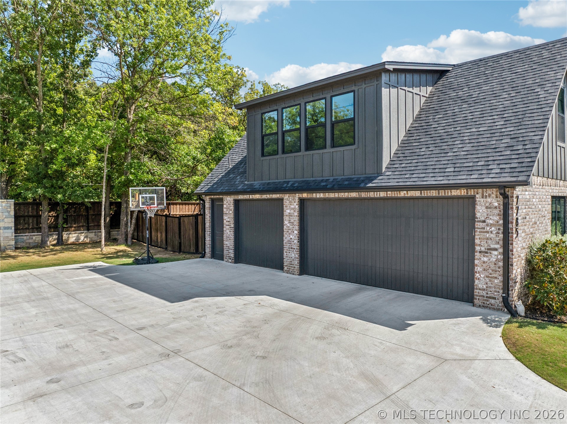 7785 Forest Lane Property Photo 4