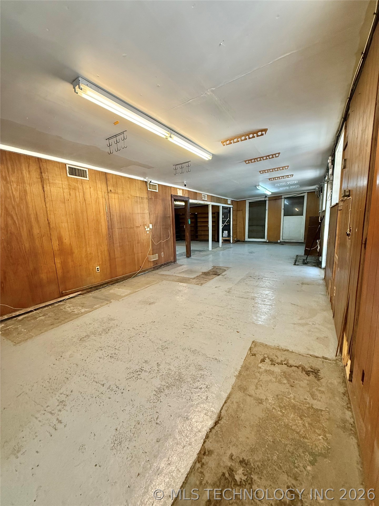 72135 S 320 Road Property Photo 5