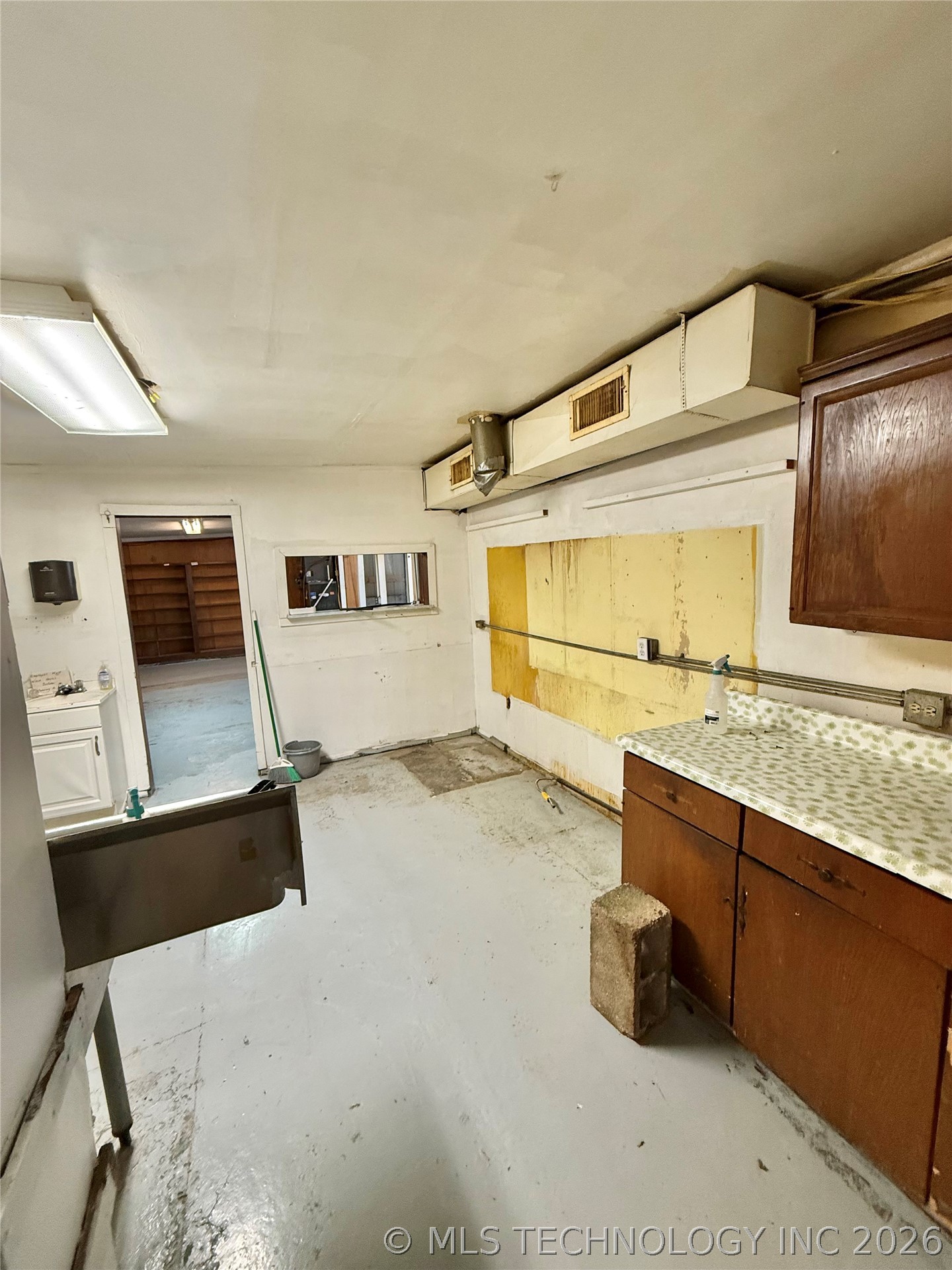 72135 S 320 Road Property Photo 9