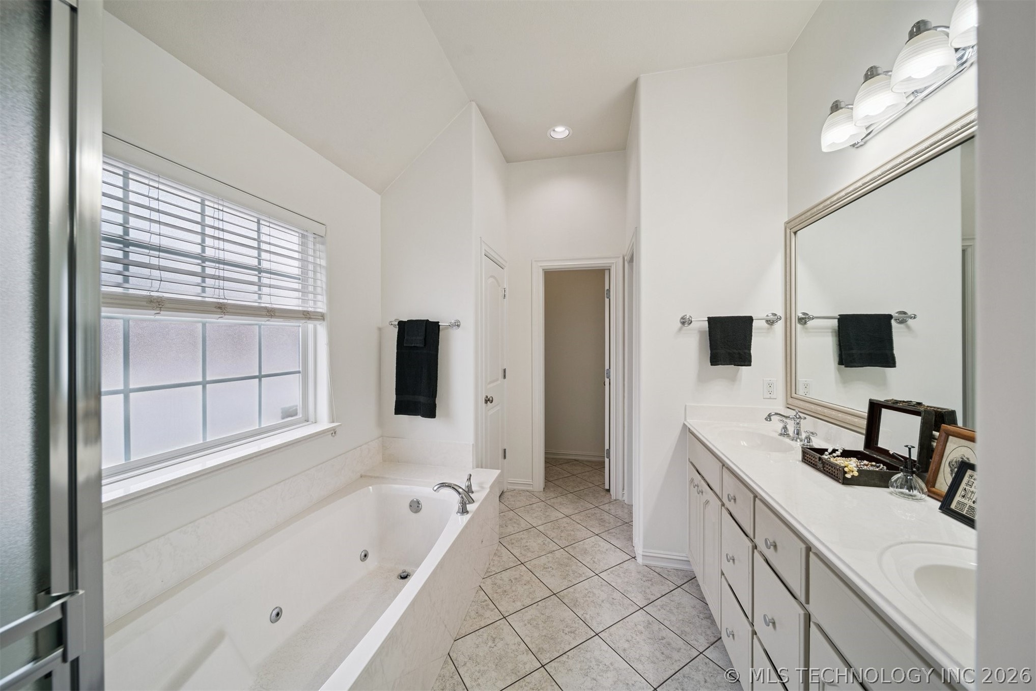 2212 N 12th Place Property Photo 11