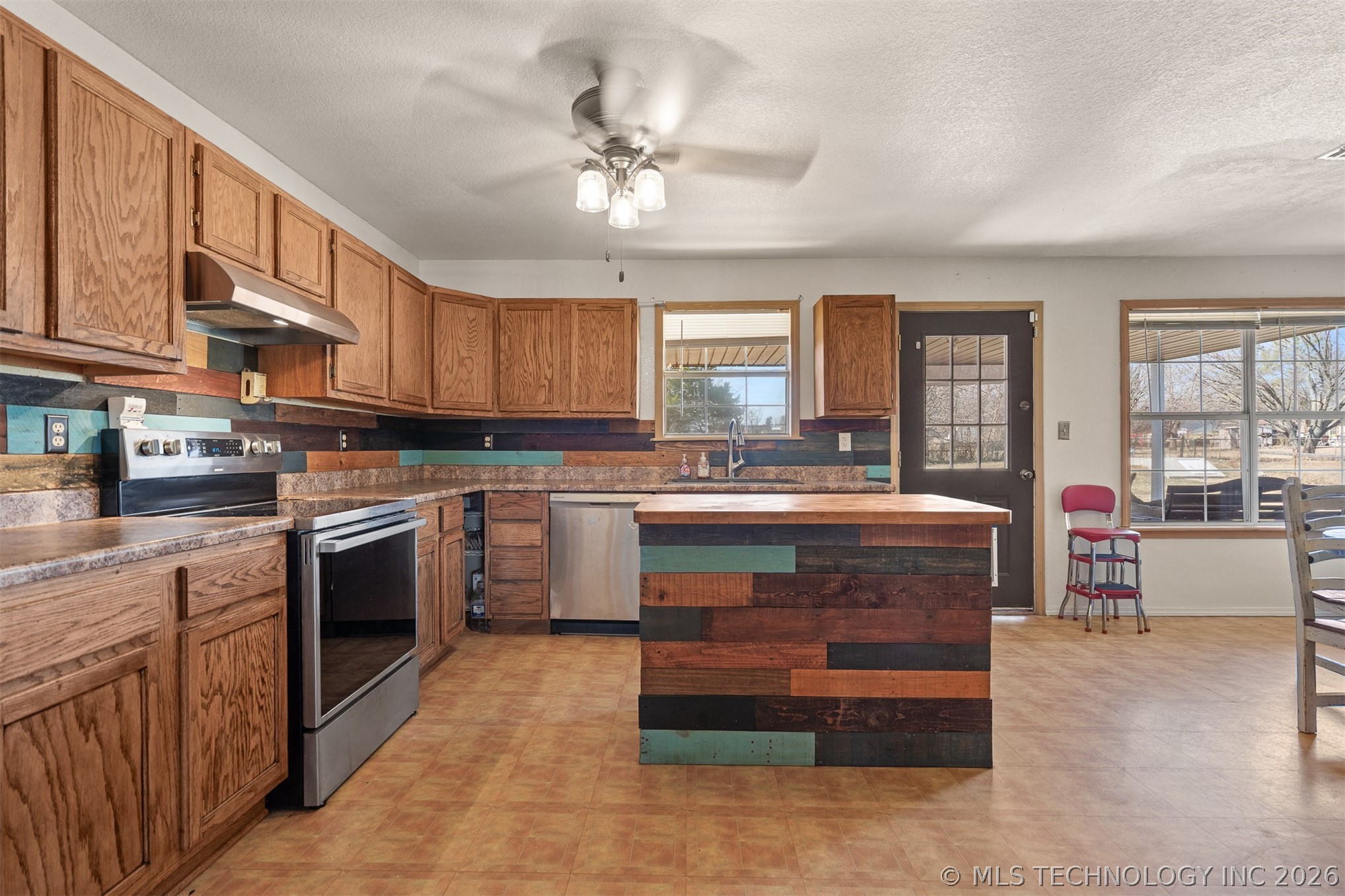1820 W 14th Street Property Photo 7