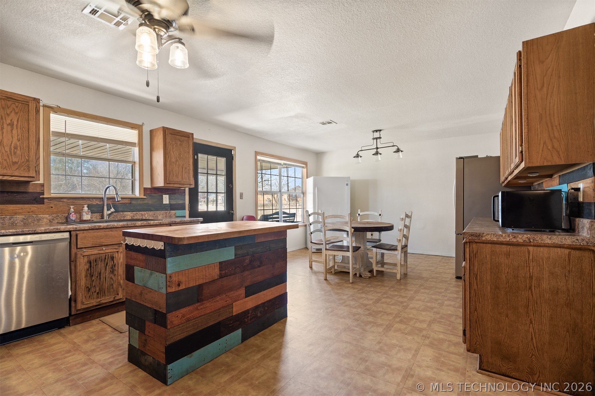 1820 W 14th Street Property Photo 8