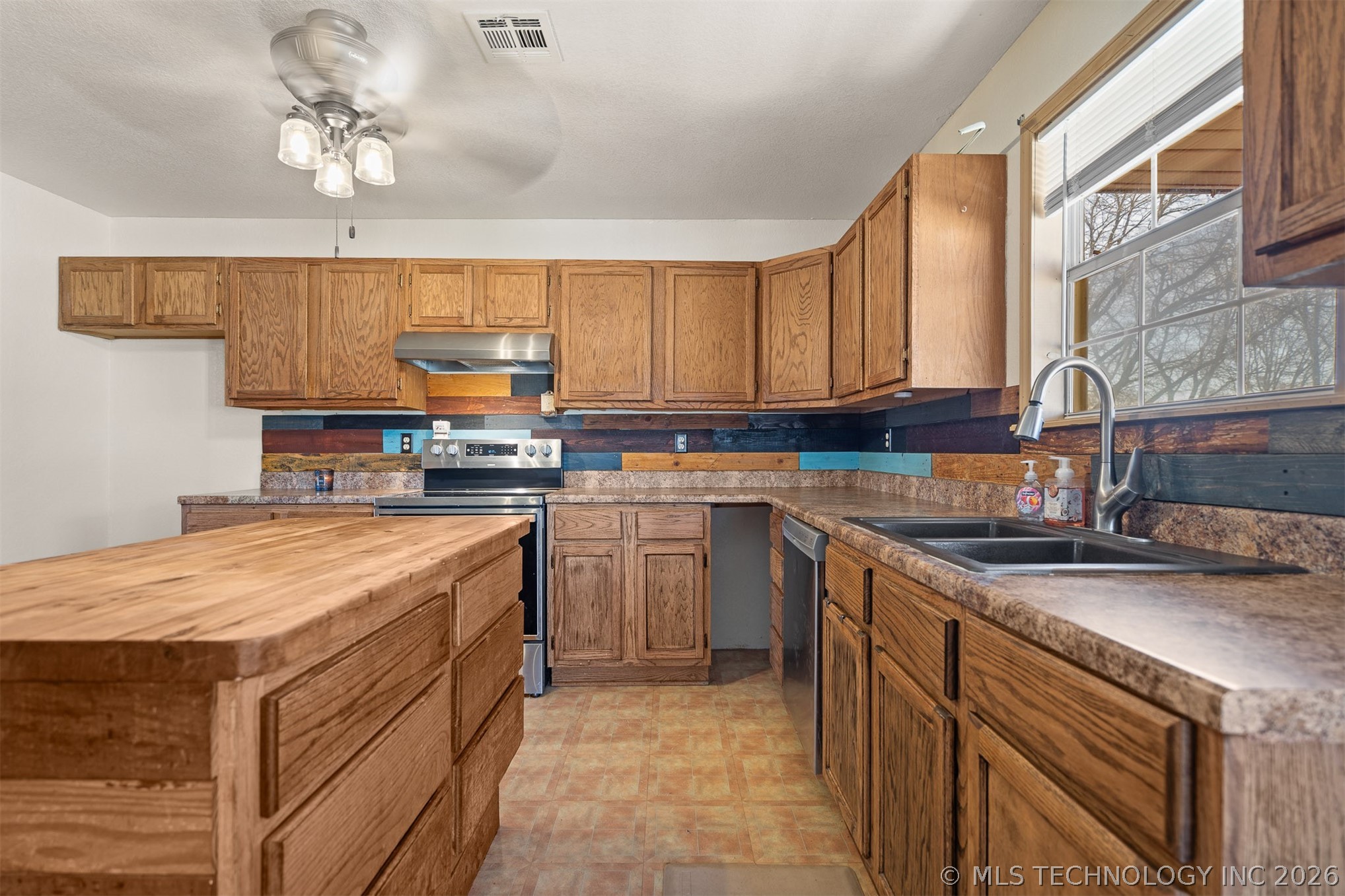 1820 W 14th Street Property Photo 10