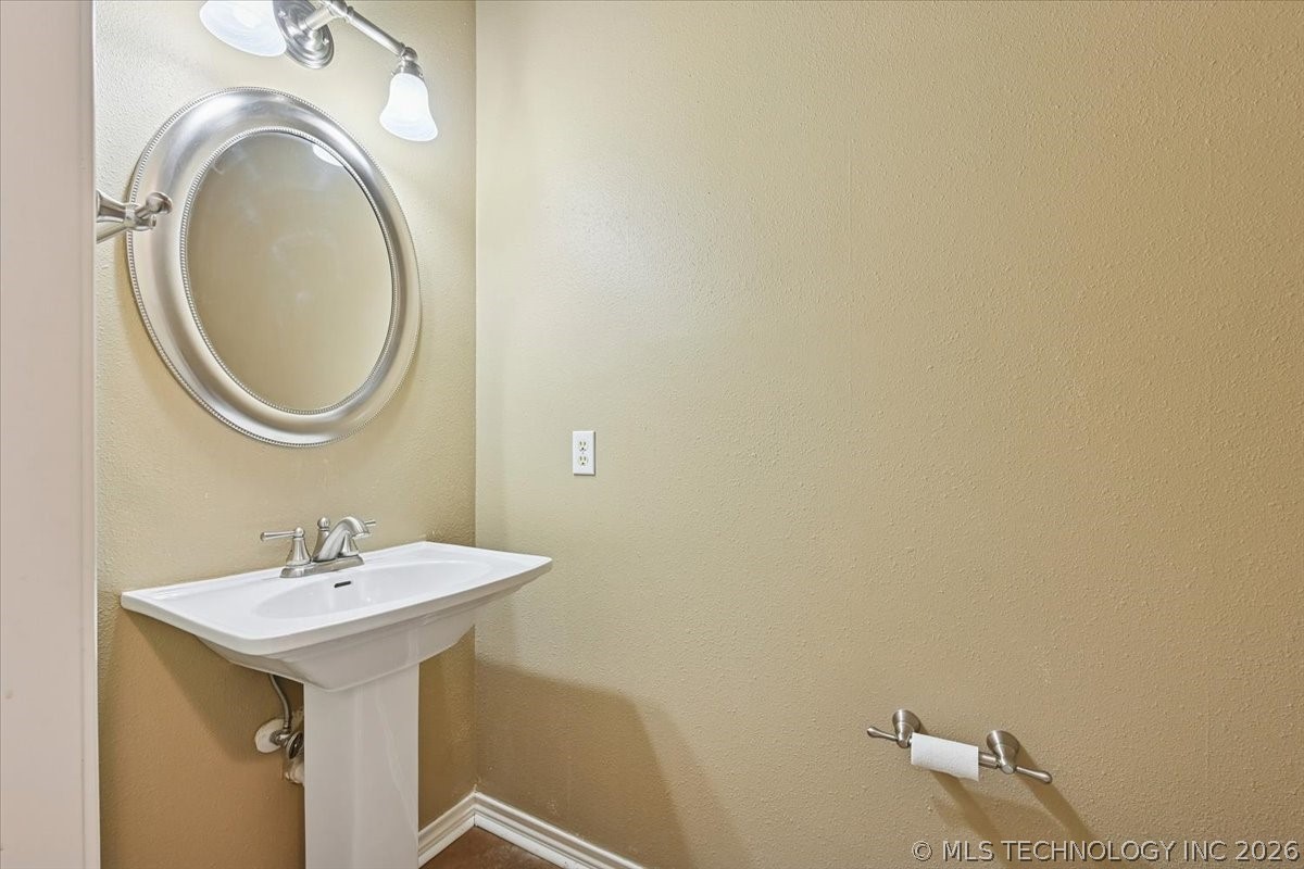 1400 W Granger Street Property Photo 33