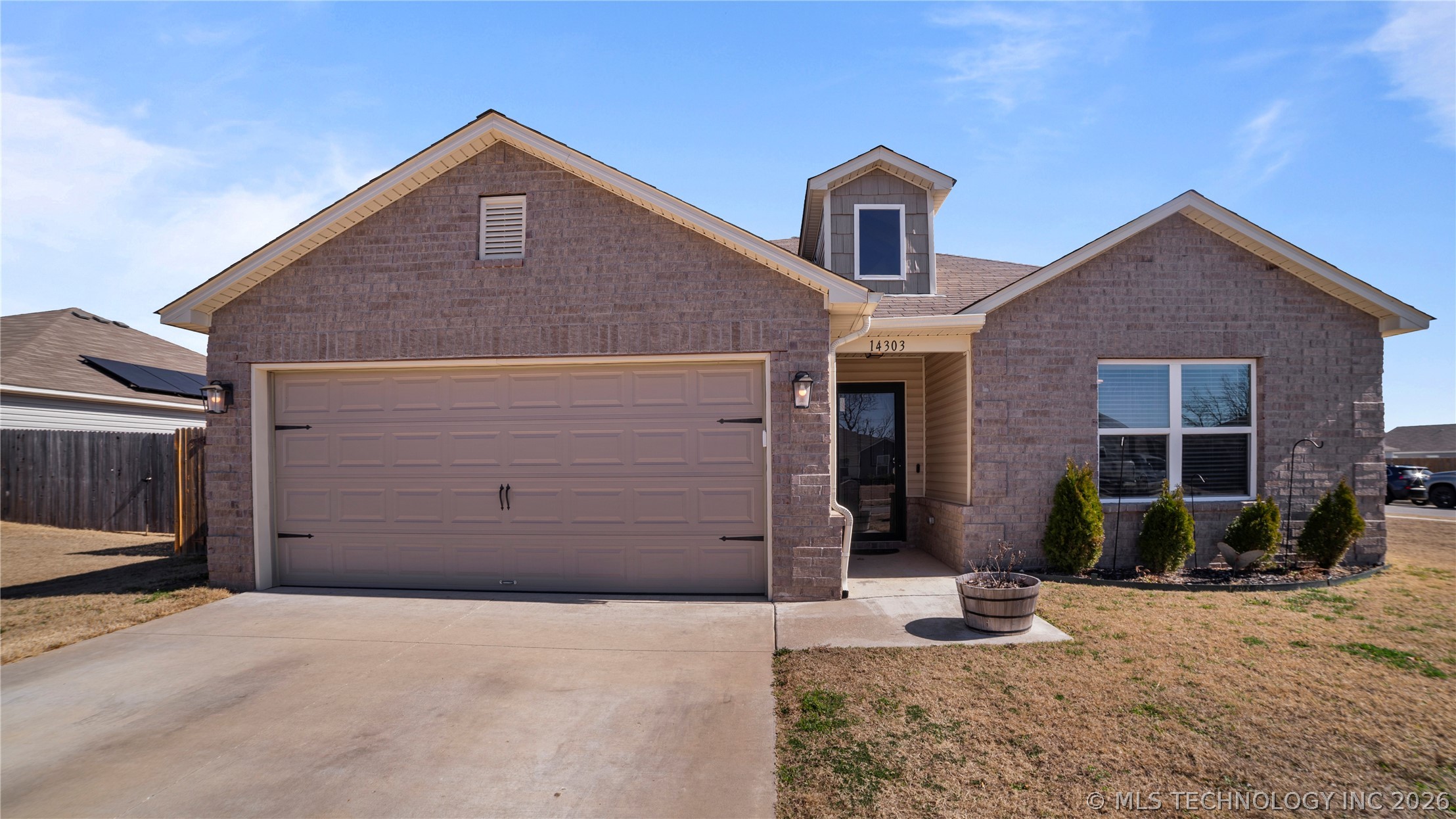 14303 N 73 Avenue E Property Photo 1