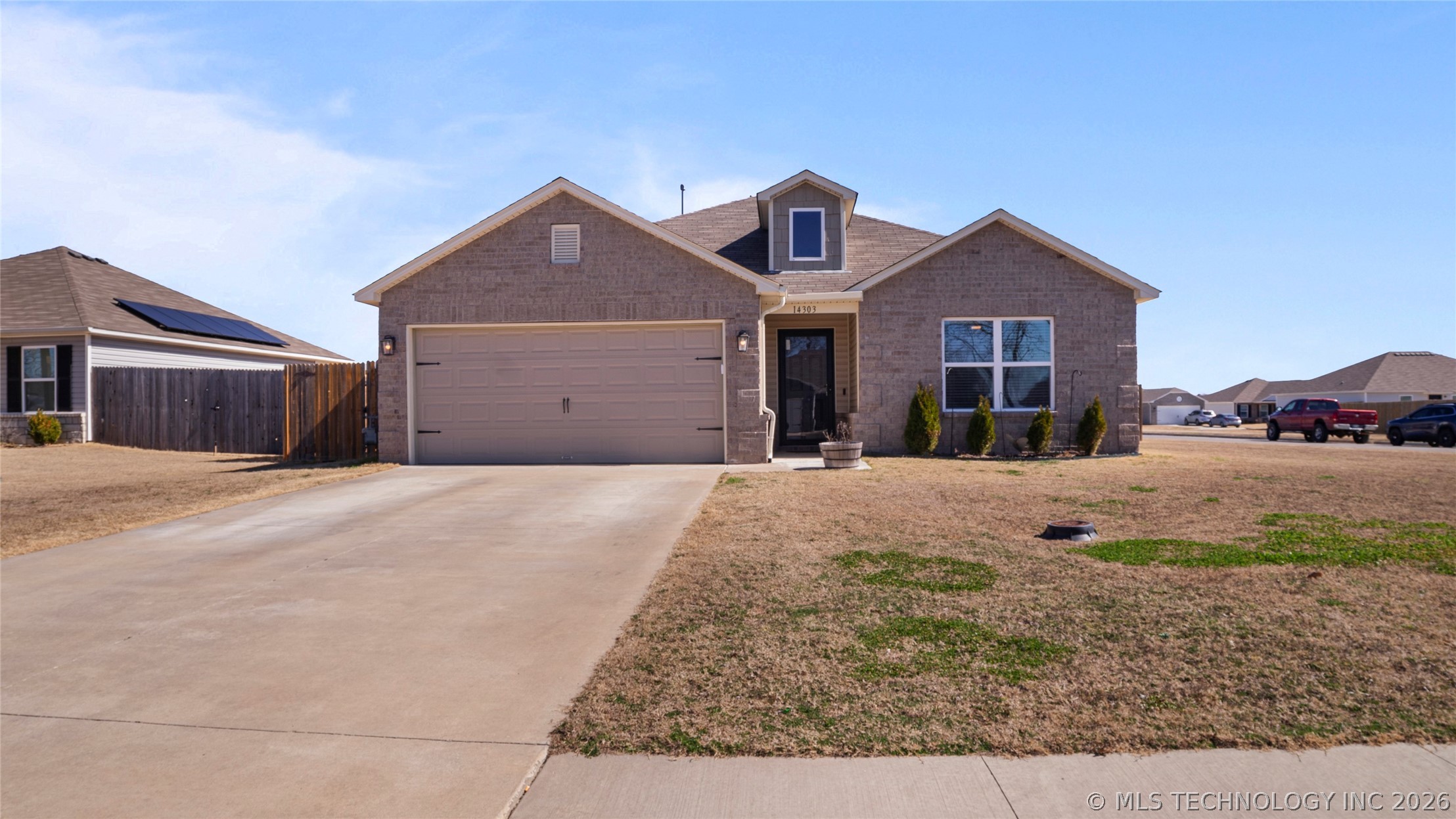 14303 N 73 Avenue E Property Photo 2