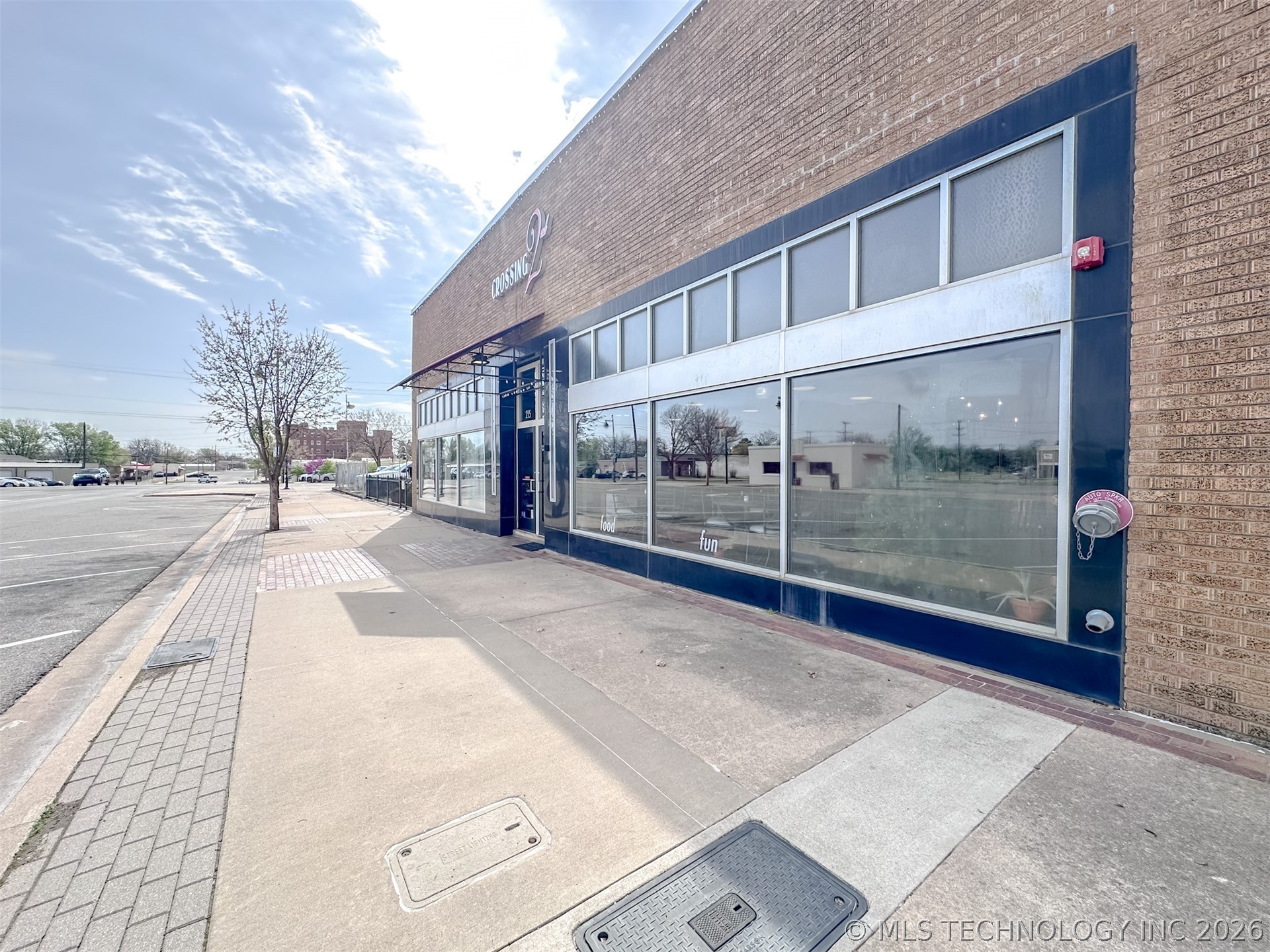 215 E 2nd Street Property Photo 2