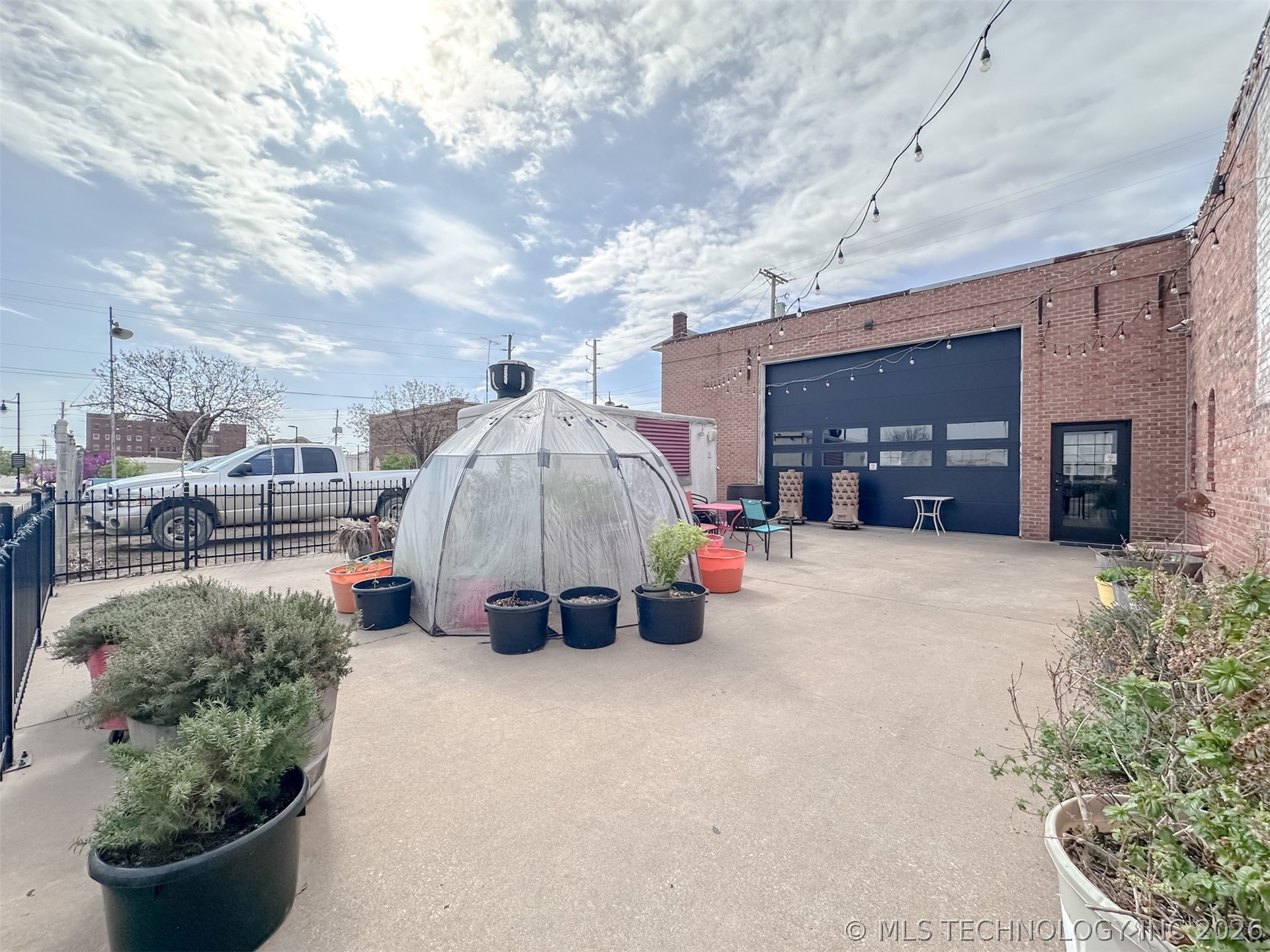 215 E 2nd Street Property Photo 3