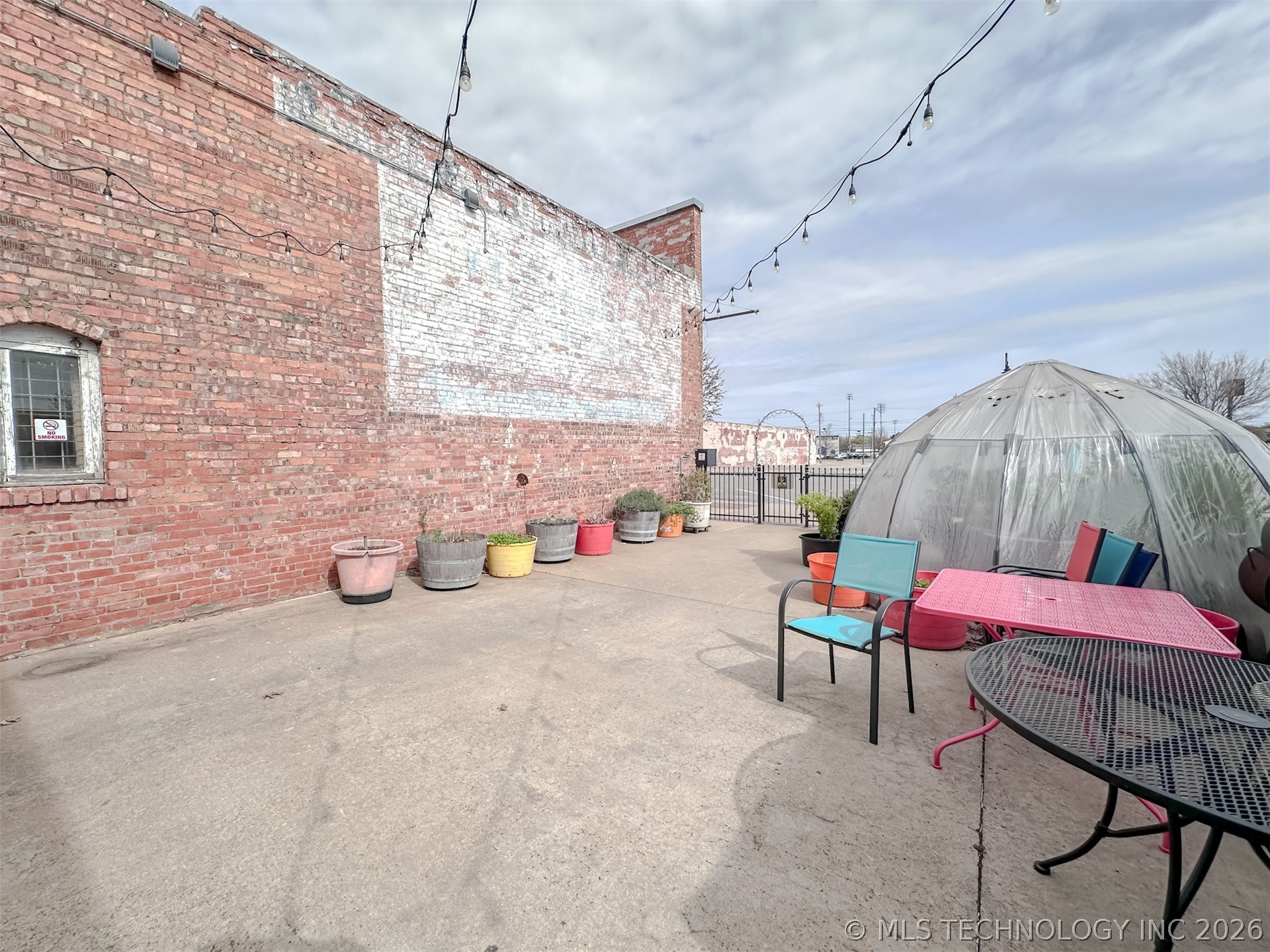 215 E 2nd Street Property Photo 4