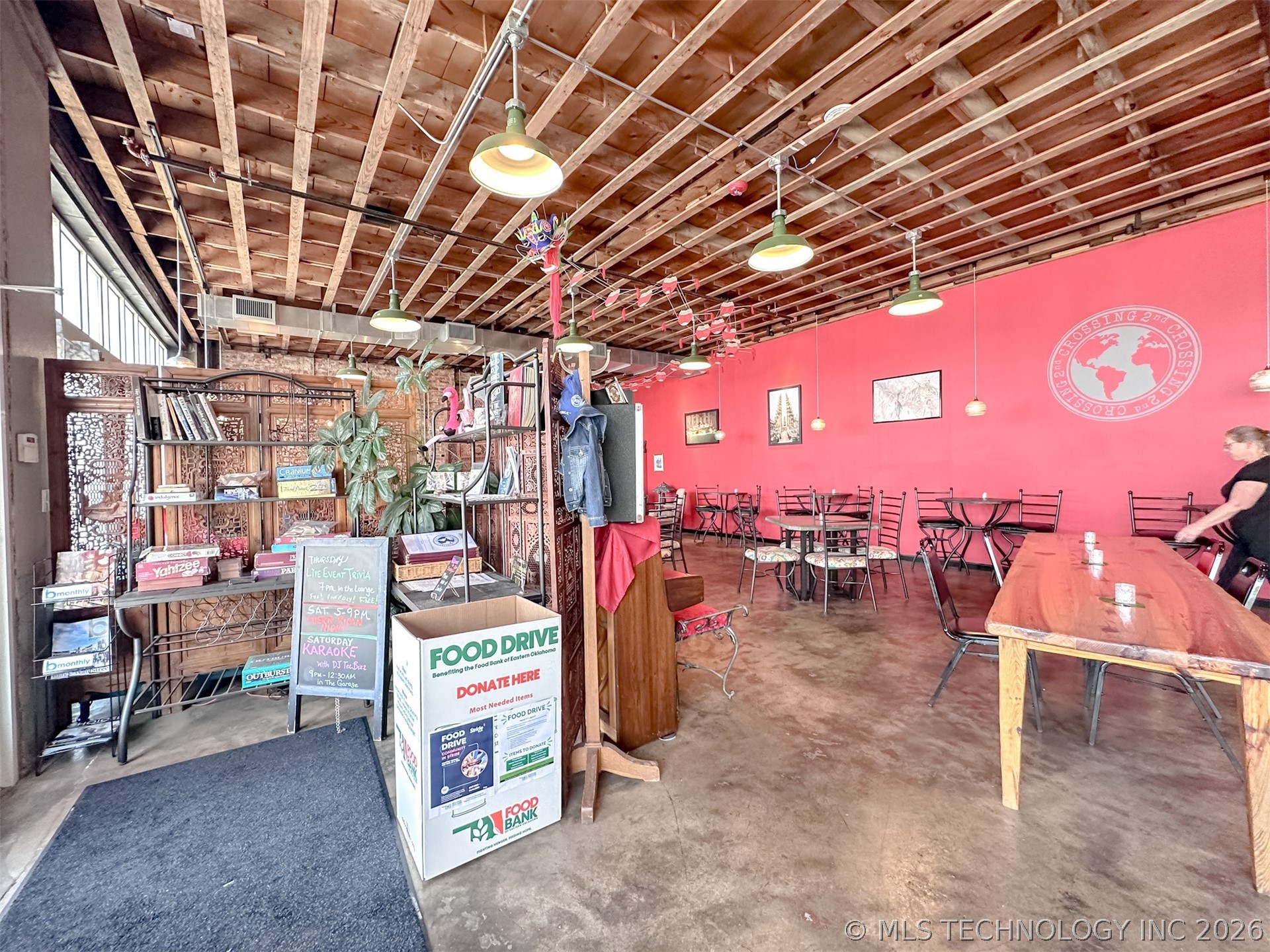 215 E 2nd Street Property Photo 6