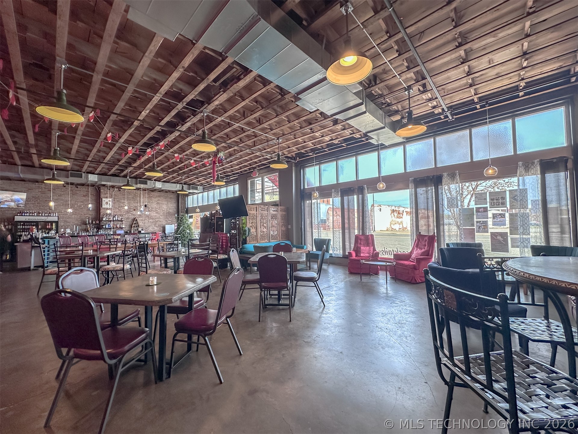 215 E 2nd Street Property Photo 9