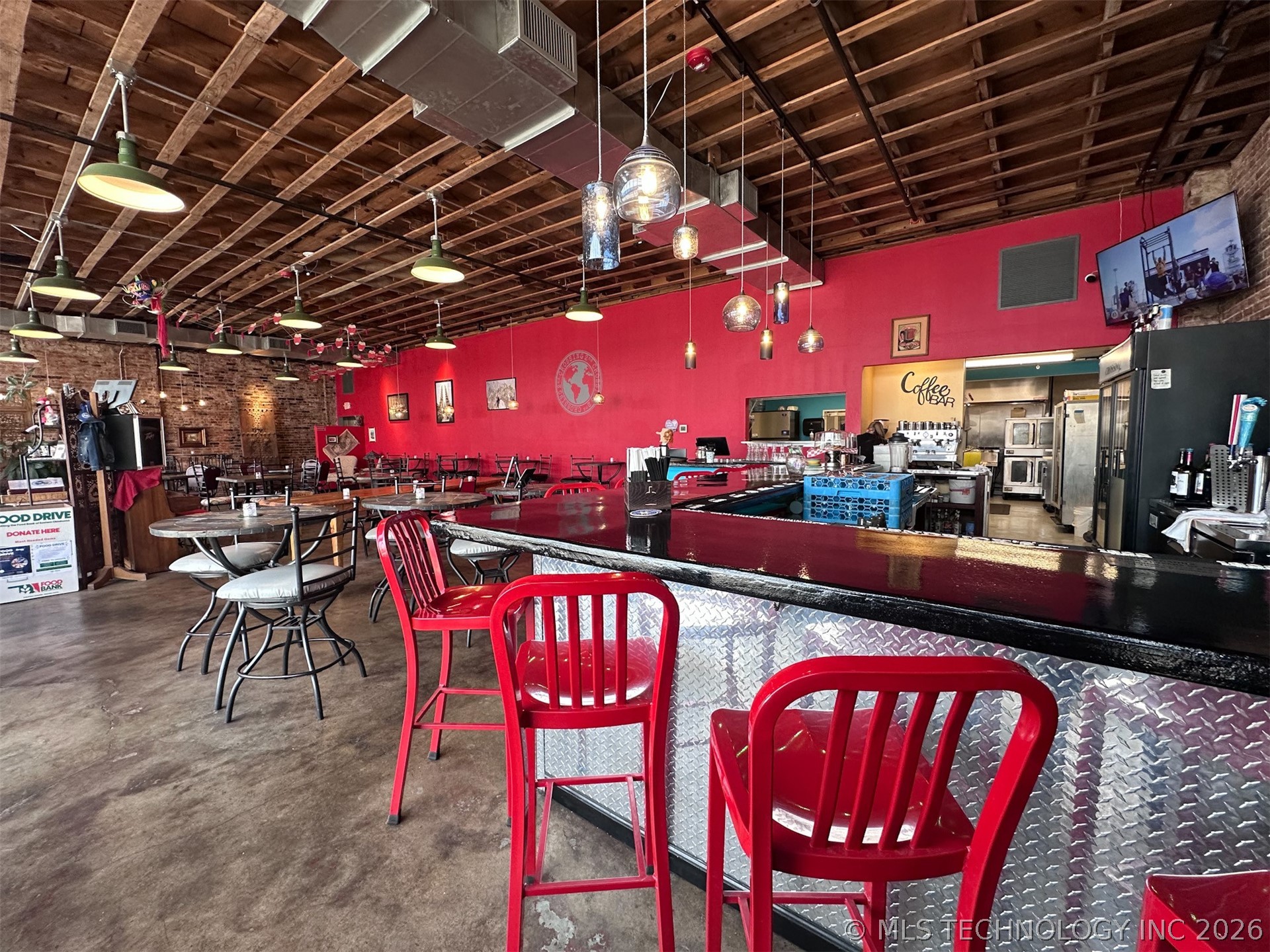 215 E 2nd Street Property Photo 10