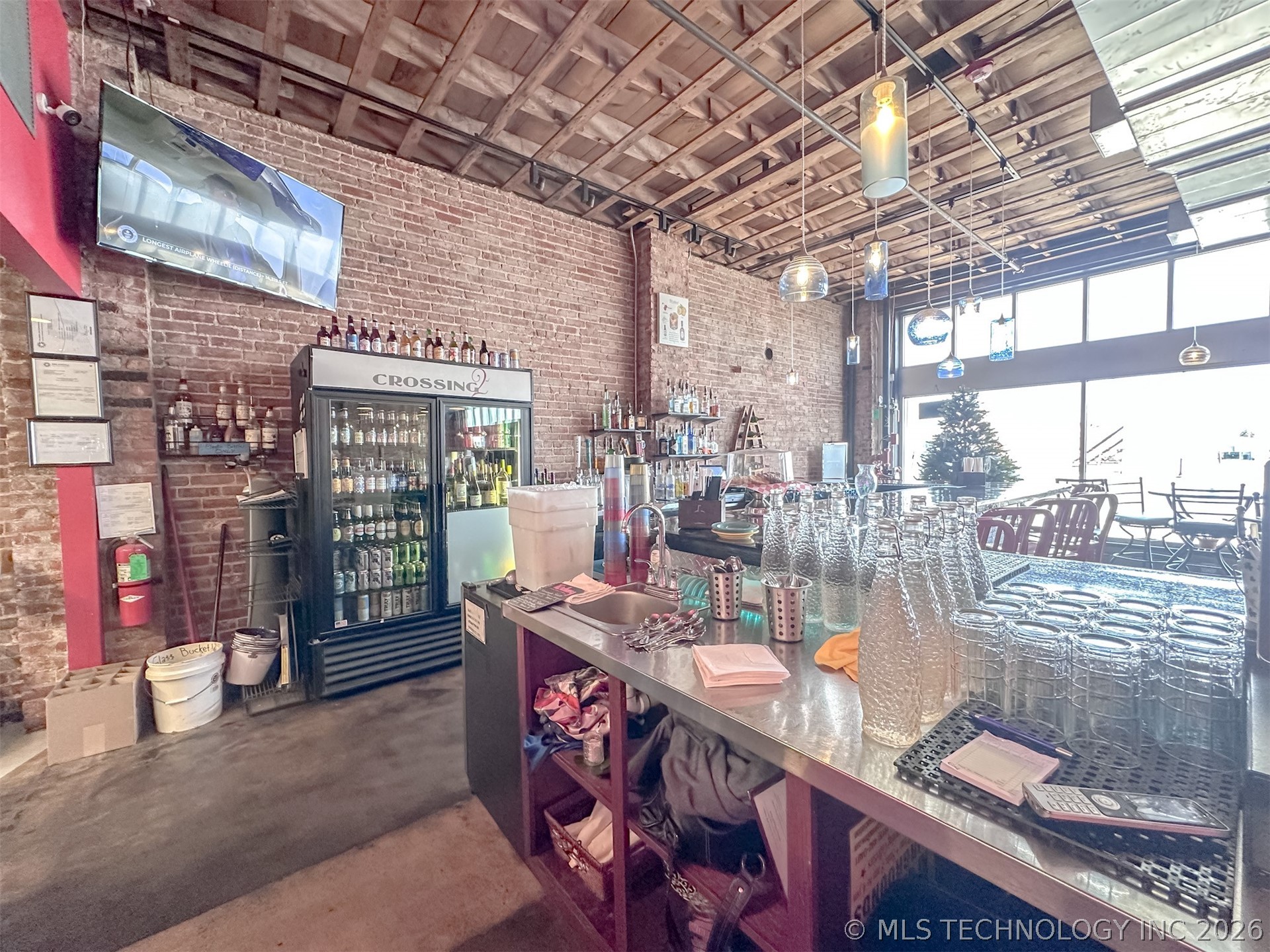 215 E 2nd Street Property Photo 11