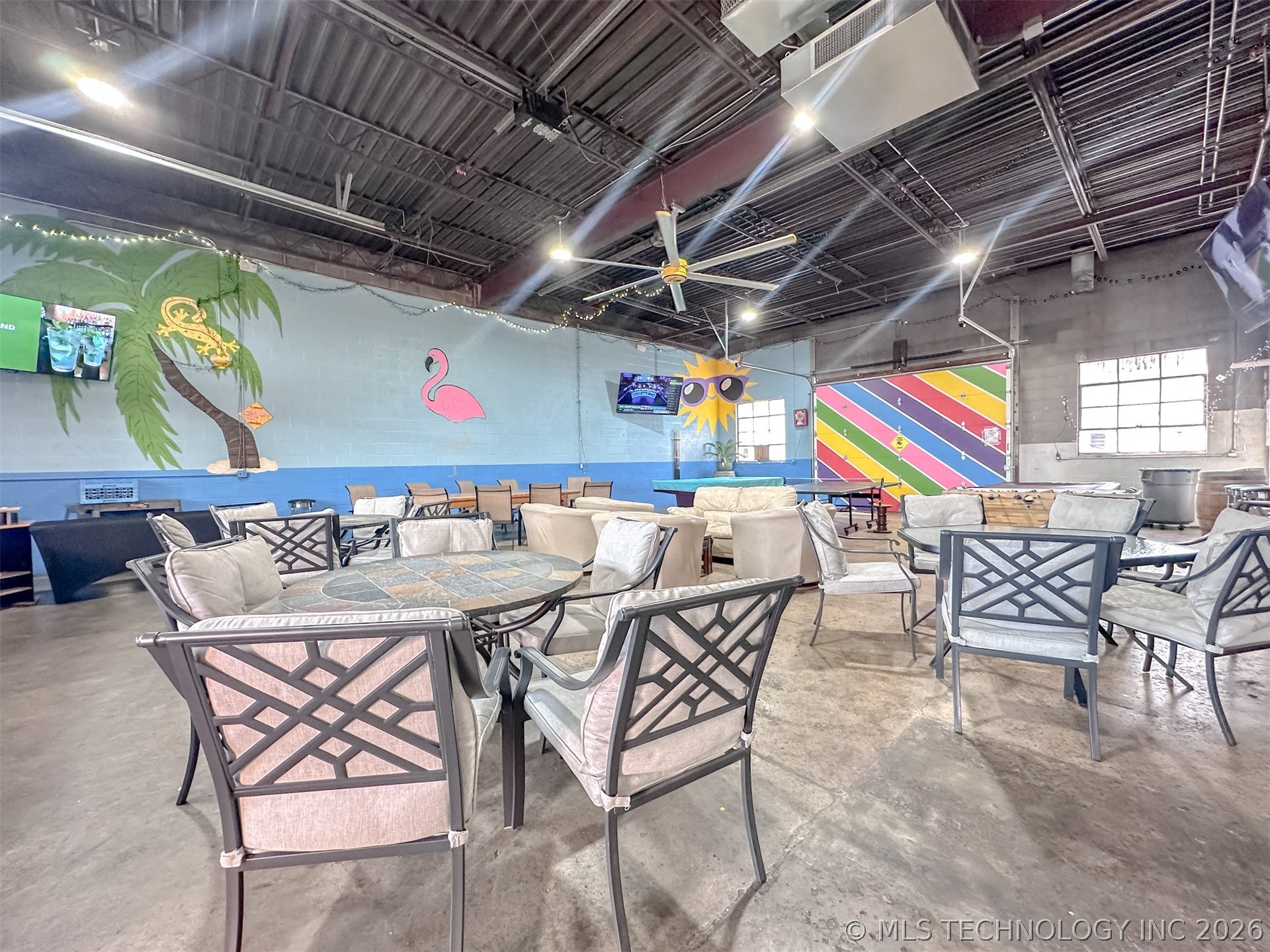 215 E 2nd Street Property Photo 12