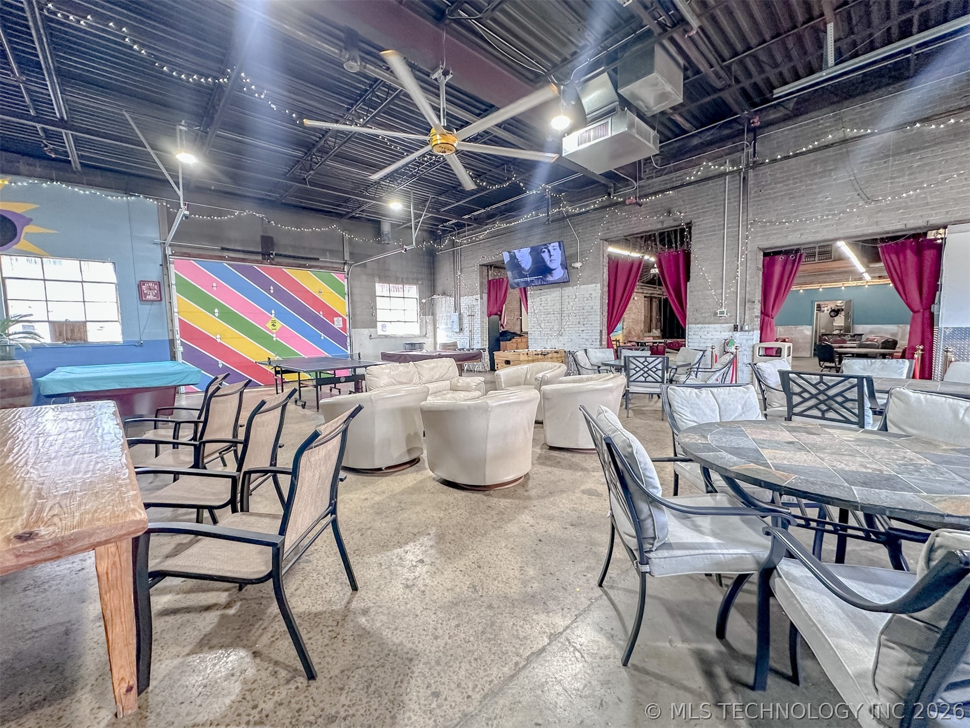 215 E 2nd Street Property Photo 13