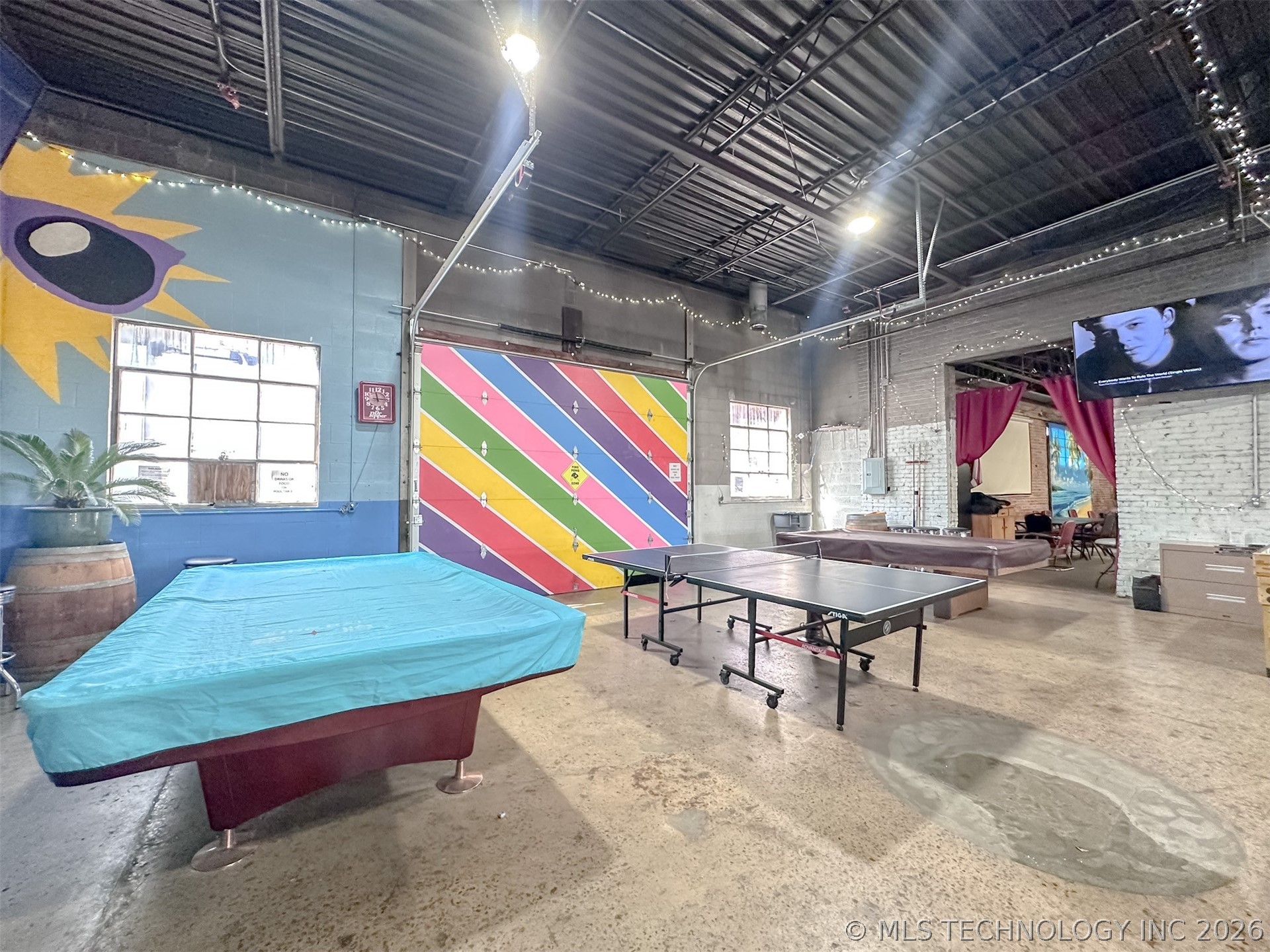 215 E 2nd Street Property Photo 14