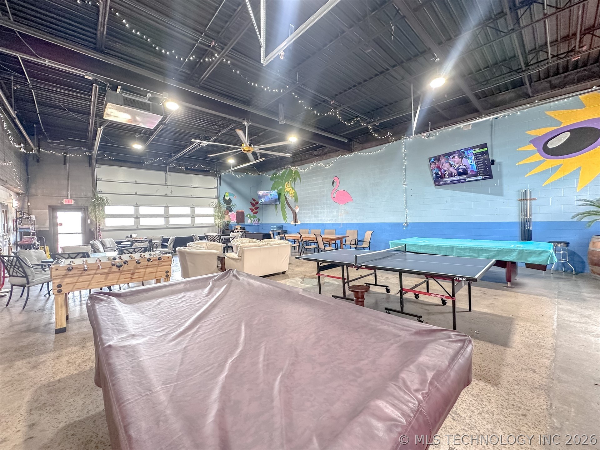 215 E 2nd Street Property Photo 15