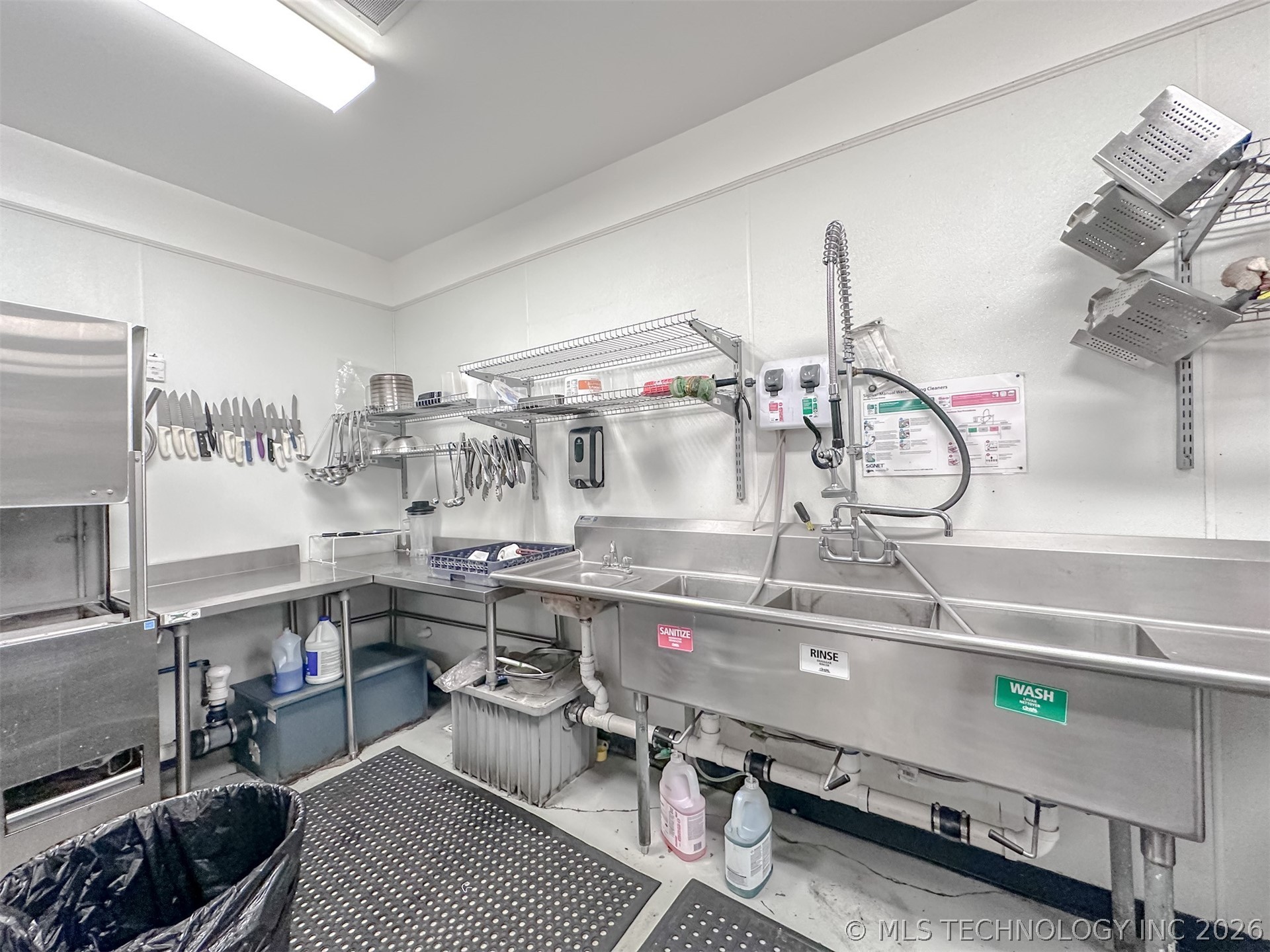 215 E 2nd Street Property Photo 18