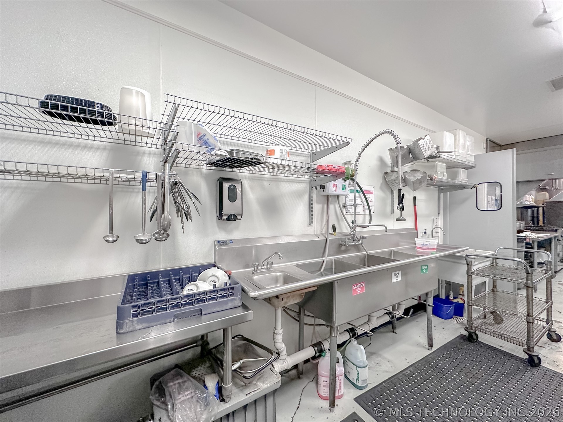 215 E 2nd Street Property Photo 19