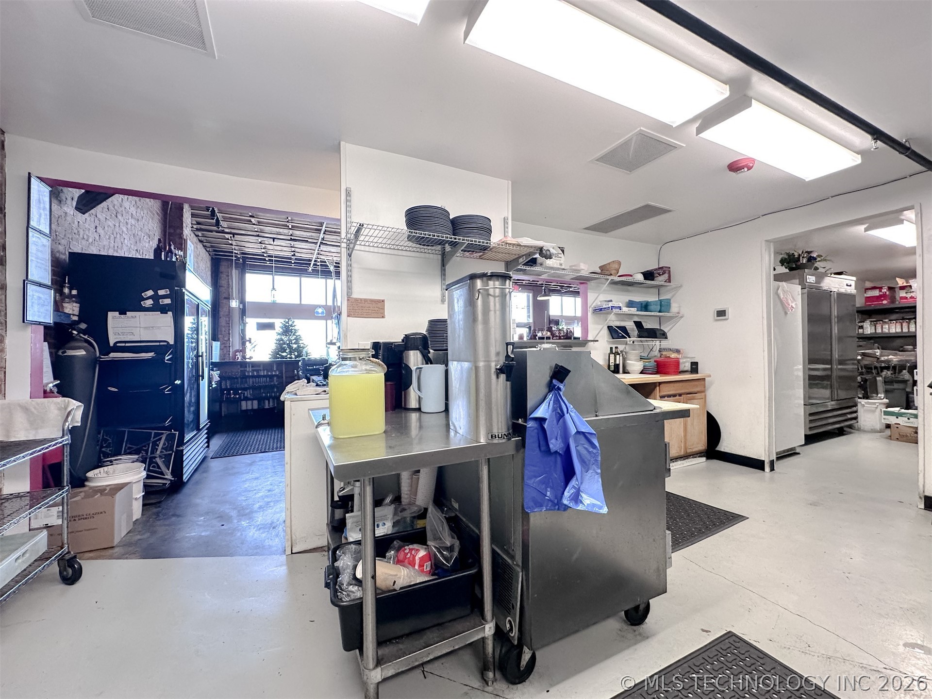 215 E 2nd Street Property Photo 20