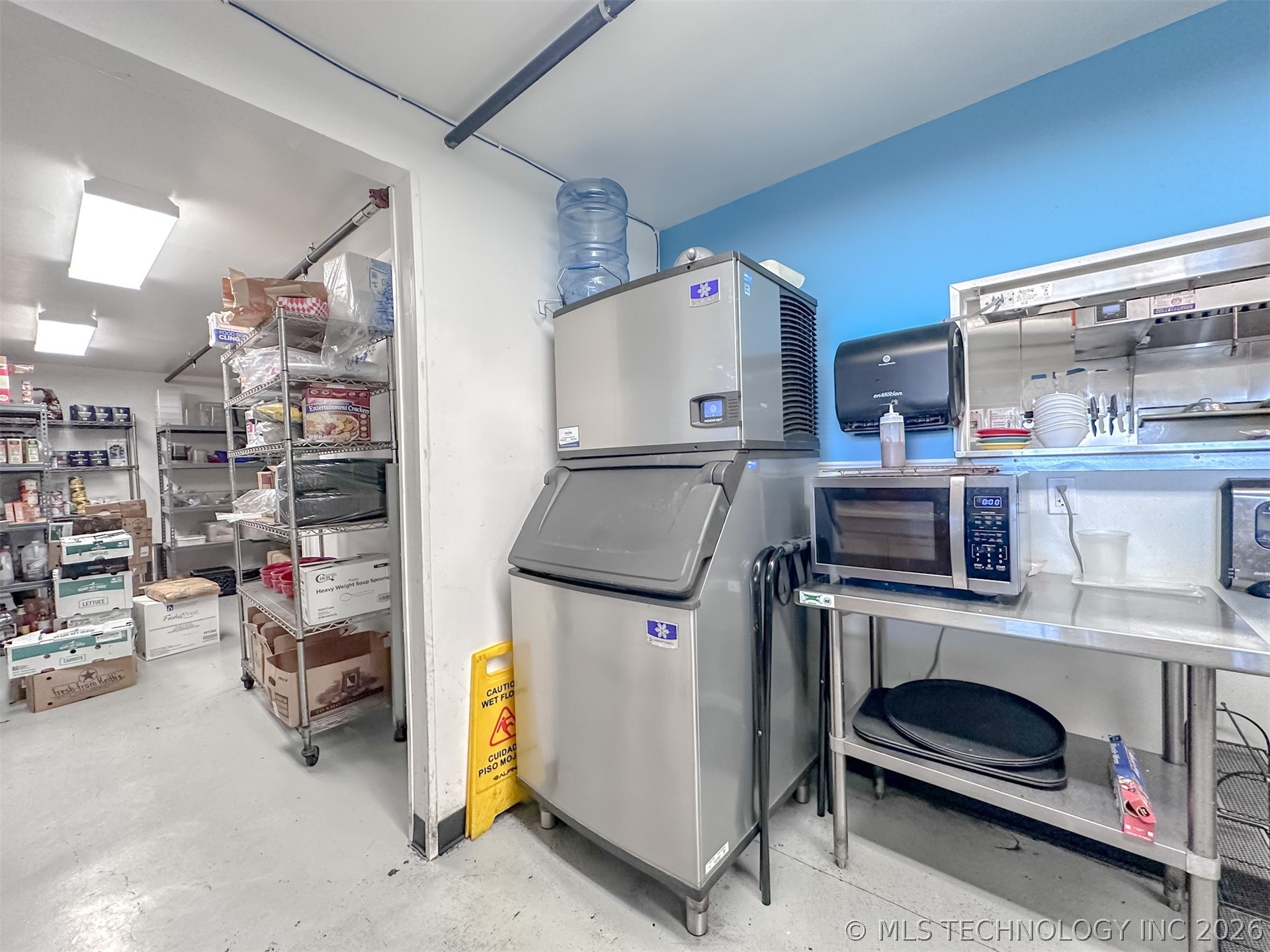 215 E 2nd Street Property Photo 21