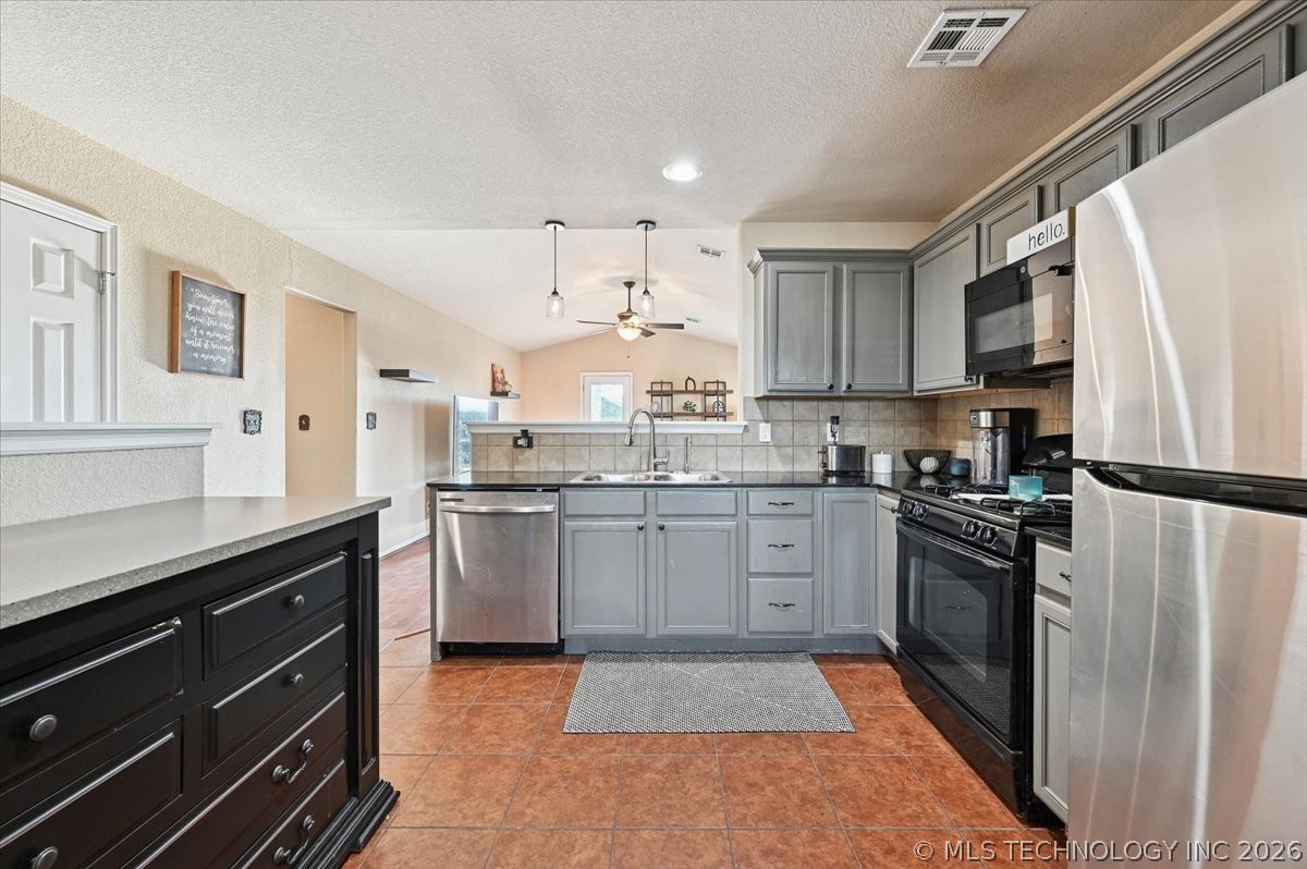 15148 E 108th Place N Property Photo 11
