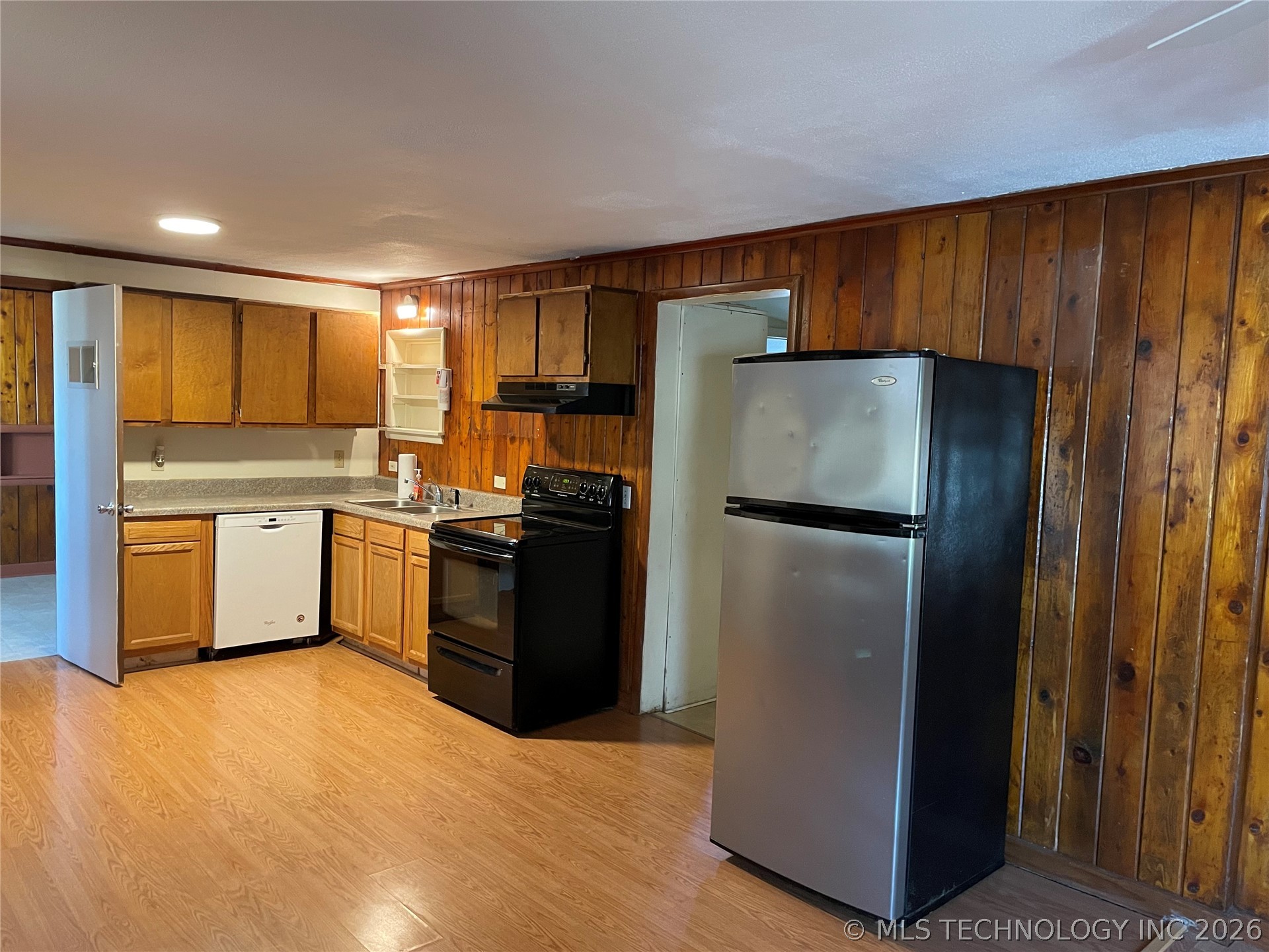 111 Leoser Street Property Photo 4