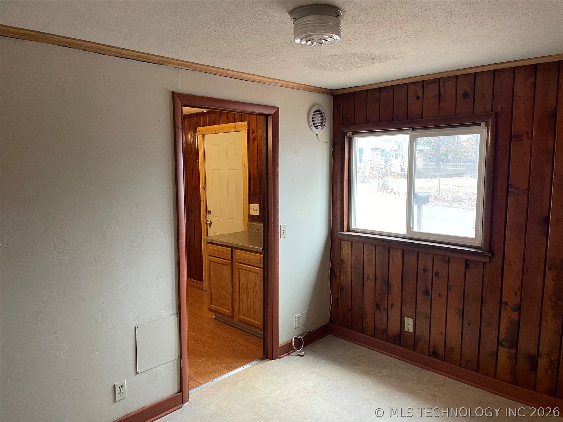 111 Leoser Street Property Photo 6