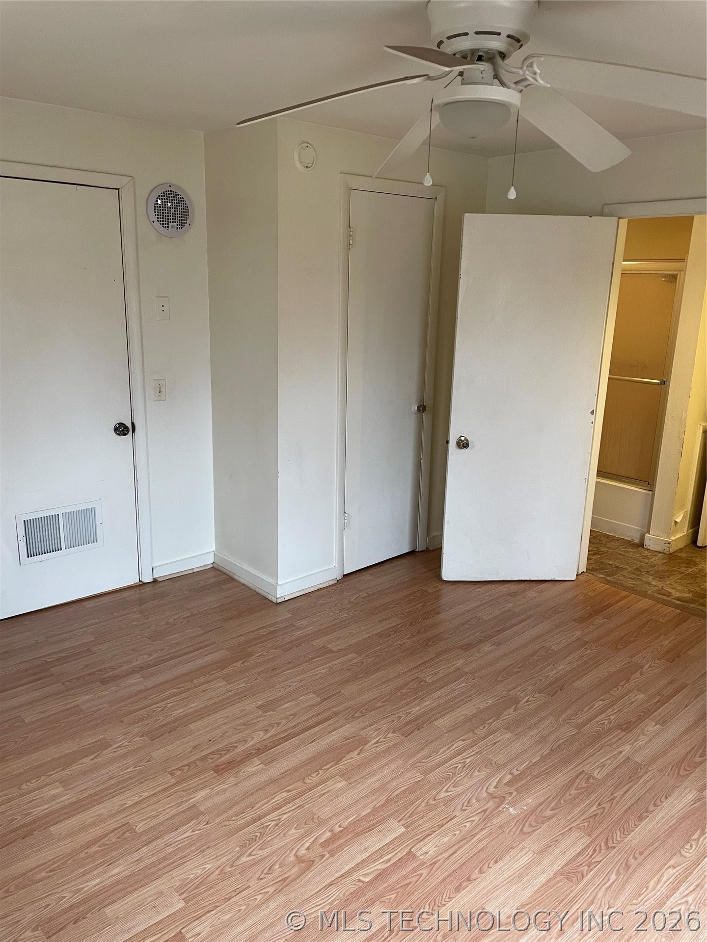 111 Leoser Street Property Photo 11