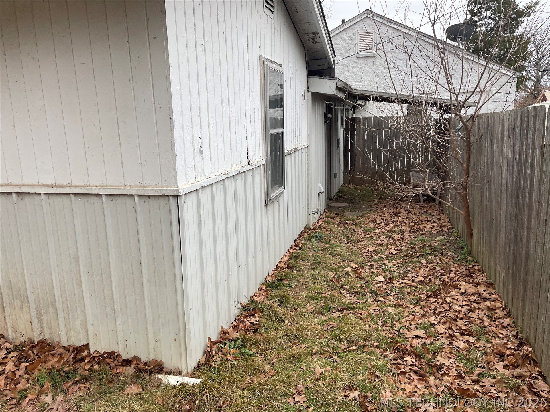 111 Leoser Street Property Photo 12