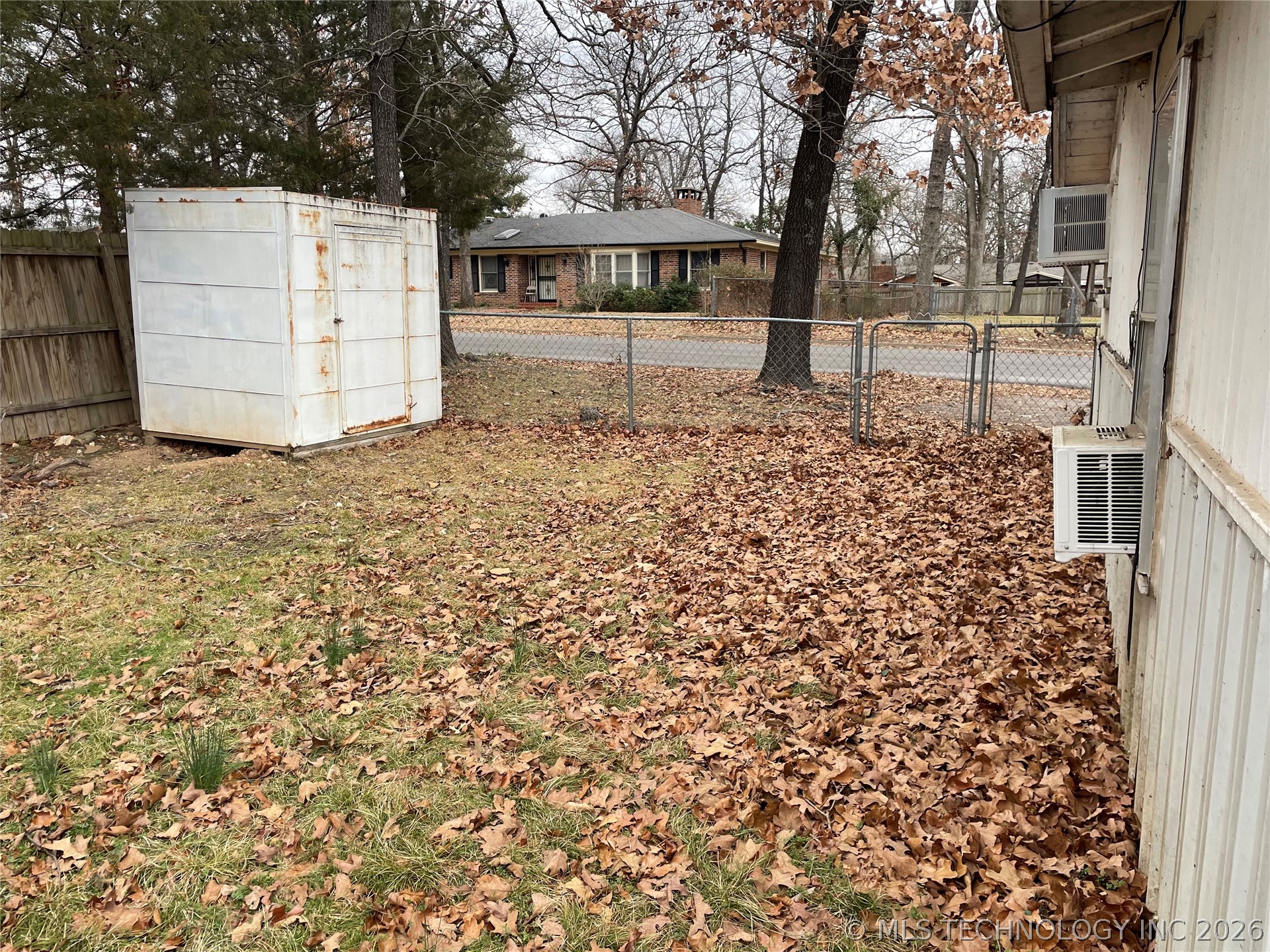 111 Leoser Street Property Photo 13