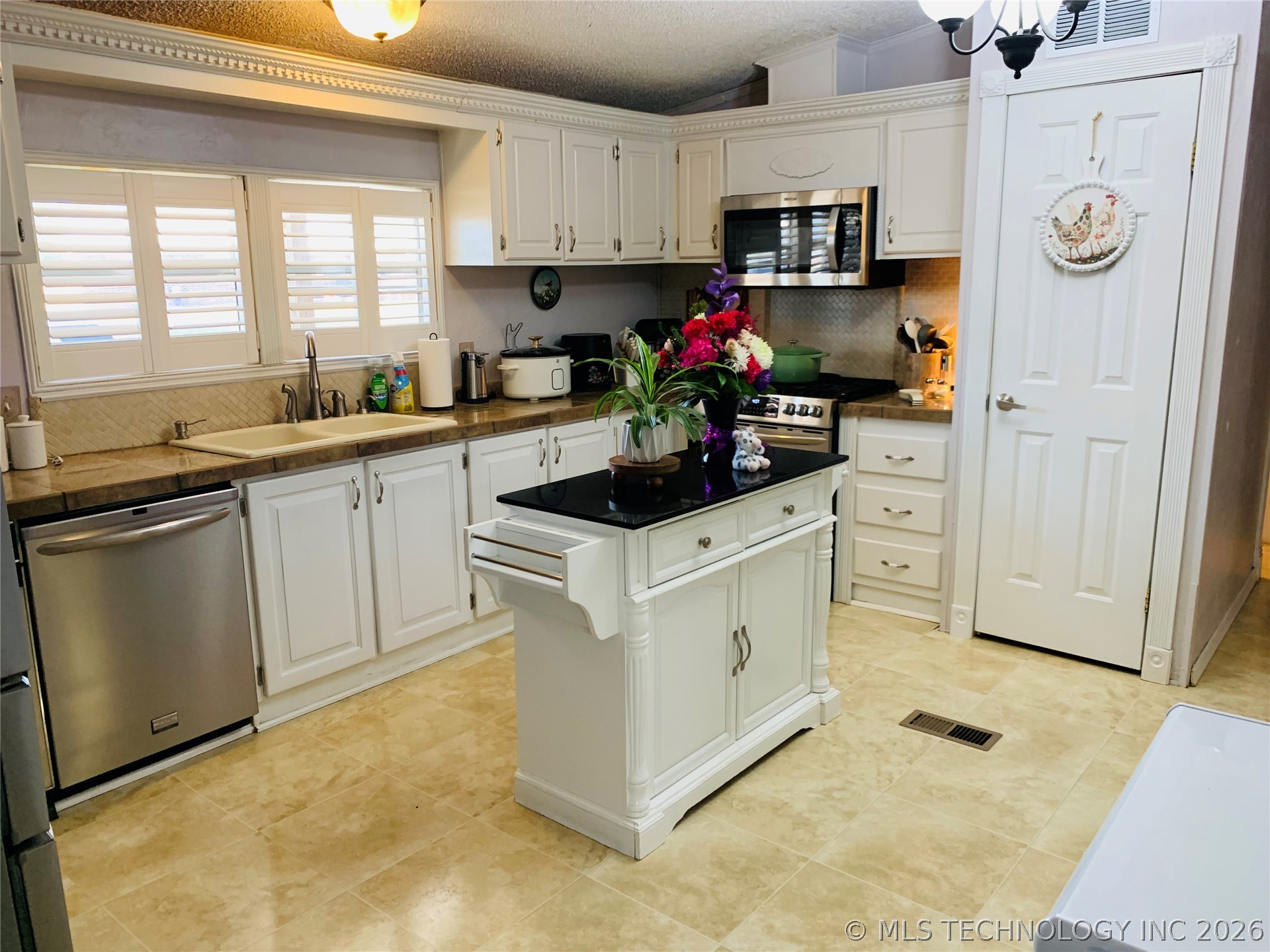 130 S Highland Property Photo 15