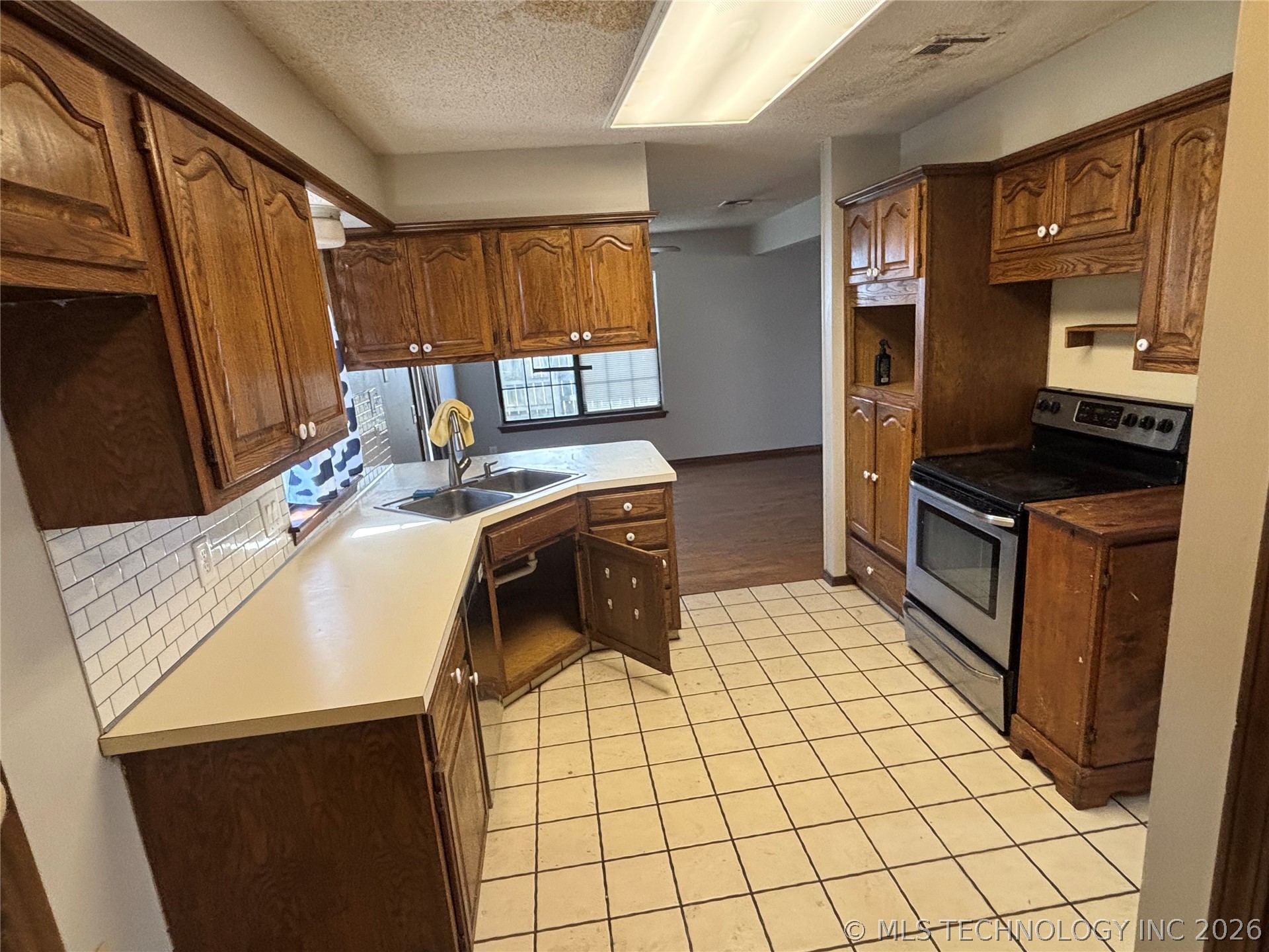 1701 W Inglewood Street Property Photo 6