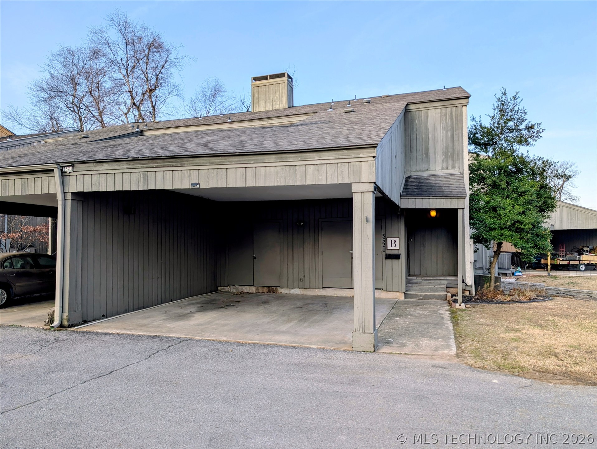 5521 E 51st Street 8-b Property Photo 1