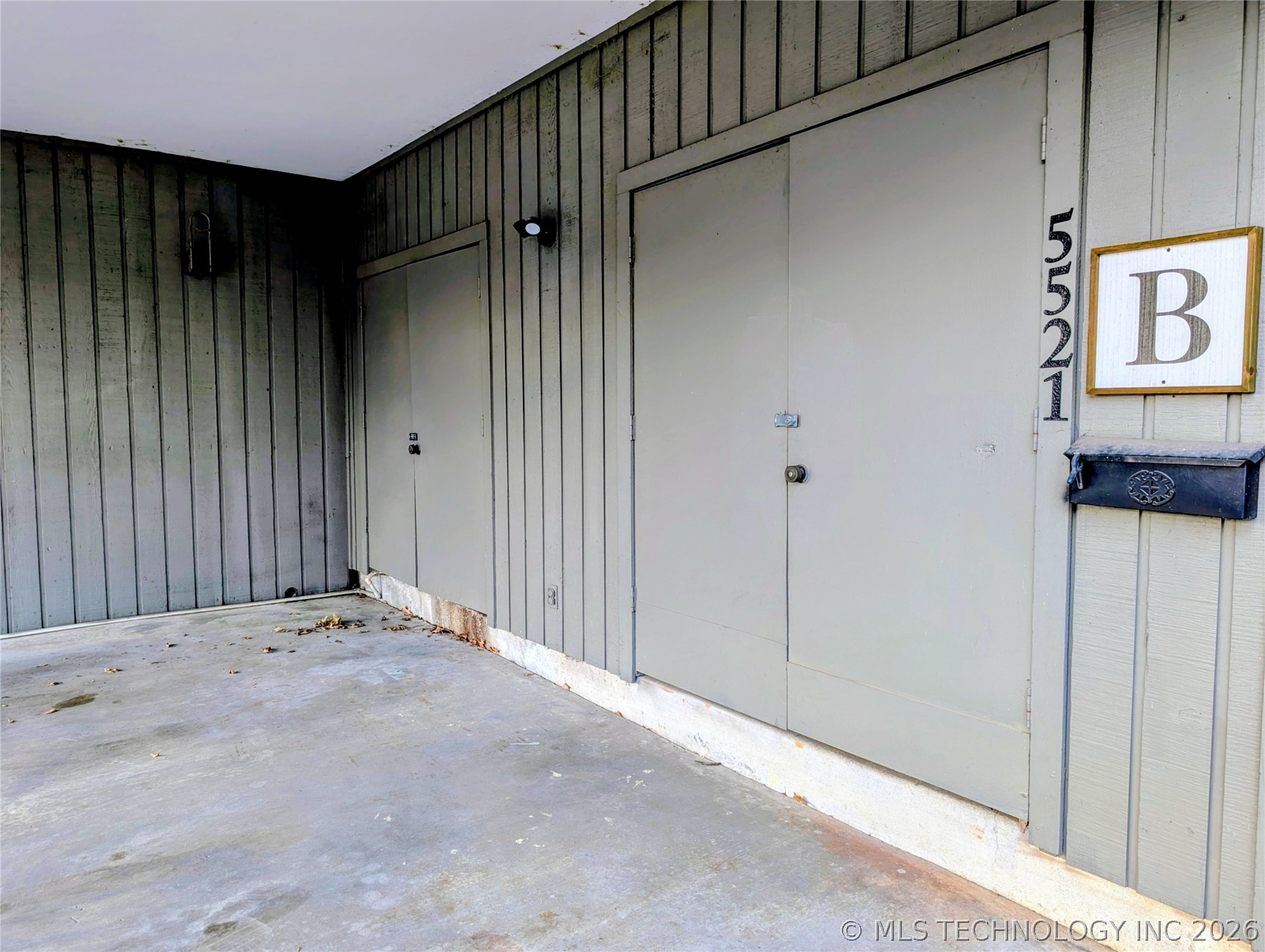 5521 E 51st Street 8-b Property Photo 2