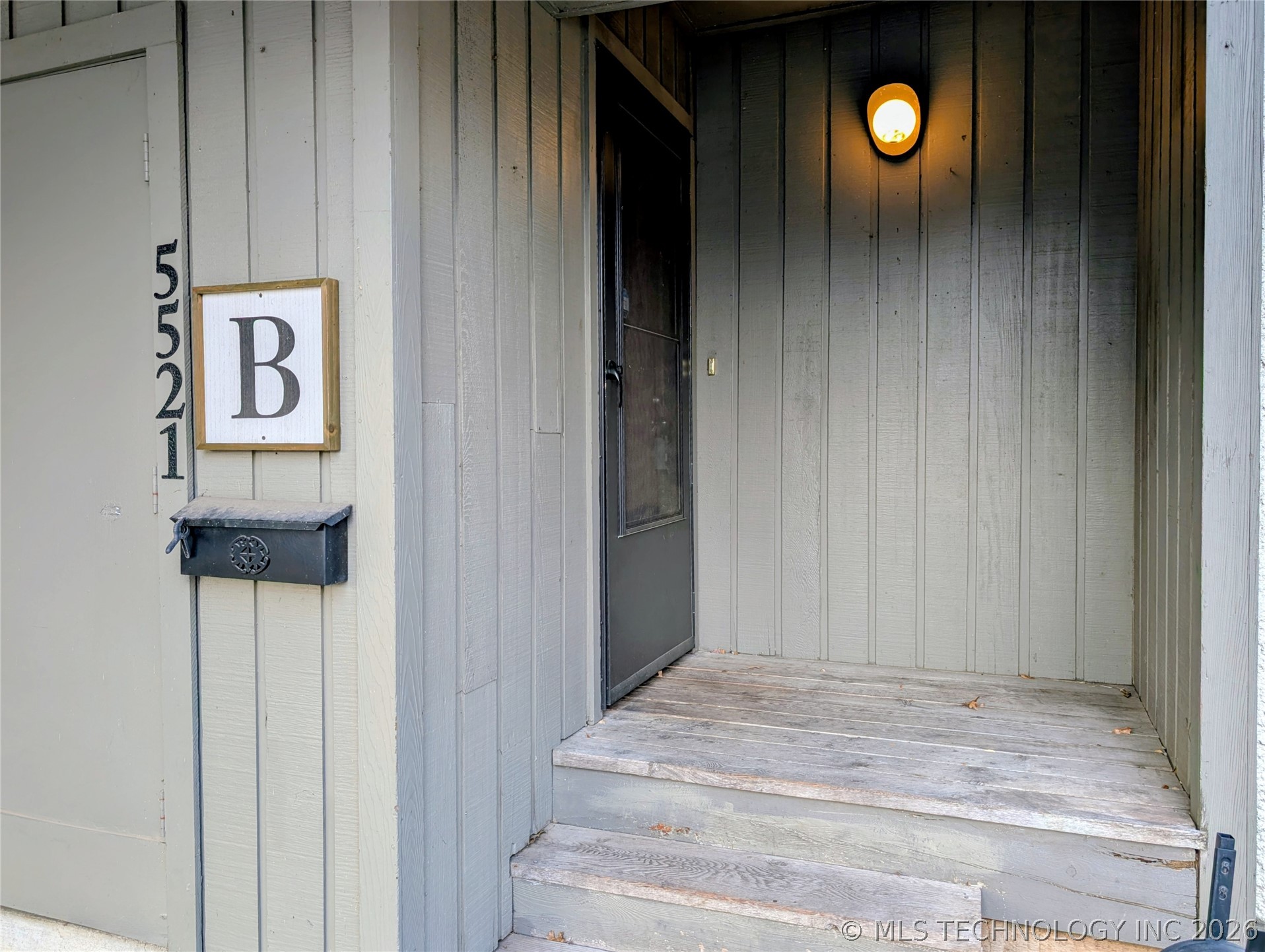 5521 E 51st Street 8-b Property Photo 3