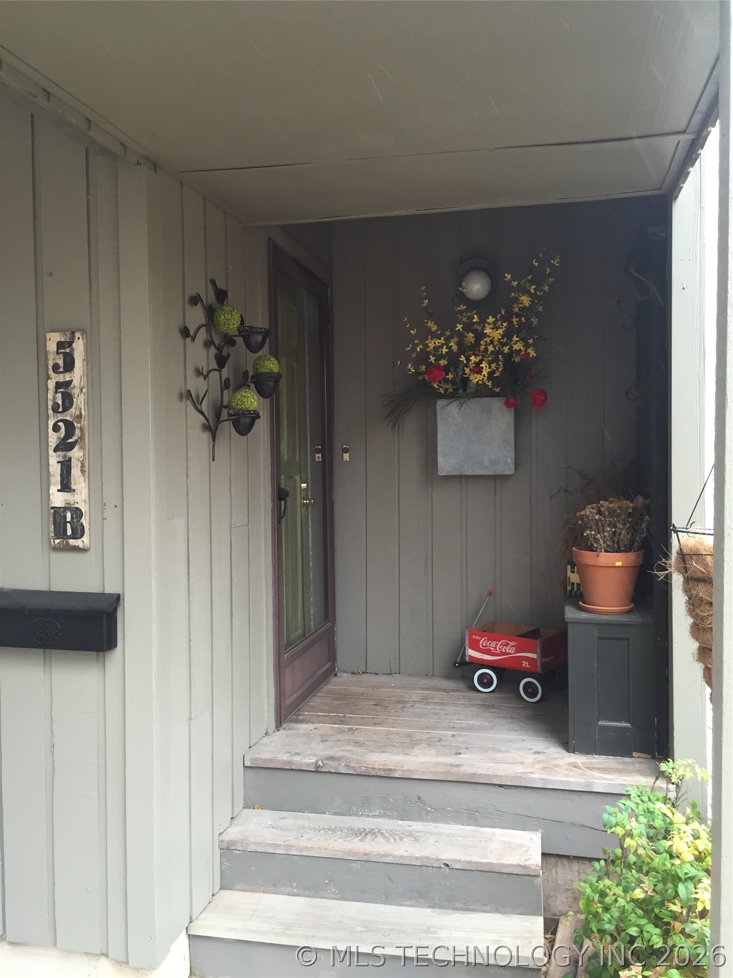 5521 E 51st Street 8-b Property Photo 4