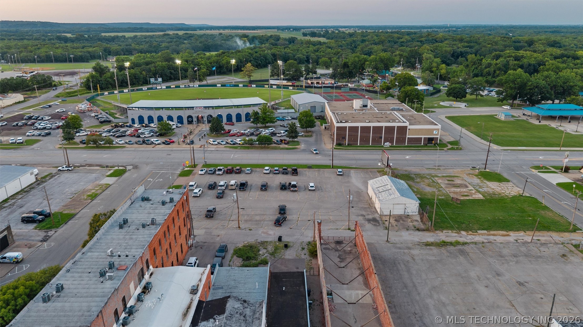 100 Se Dewey Avenue Property Photo 2