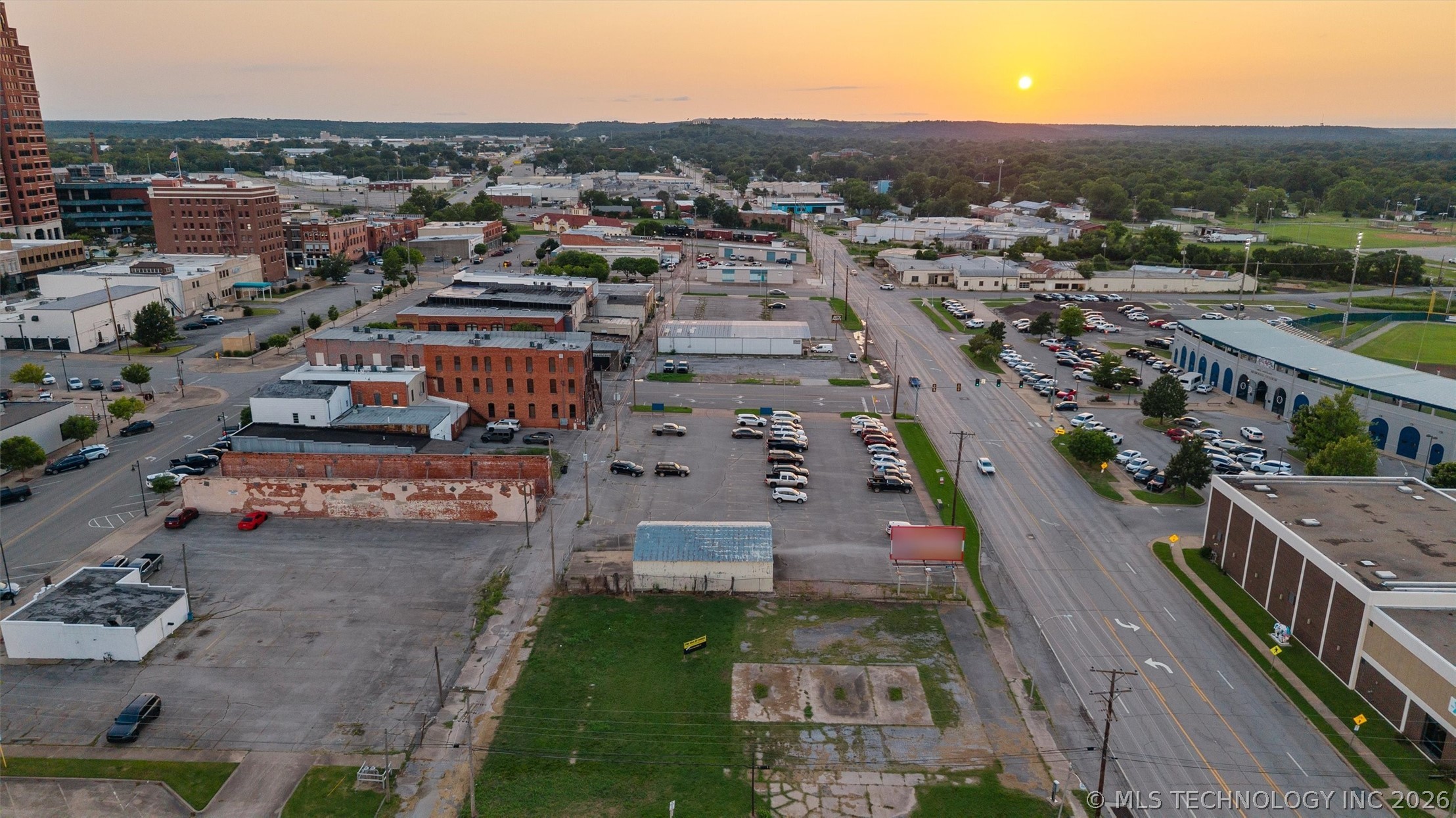 100 N Dewey Property Photo 8