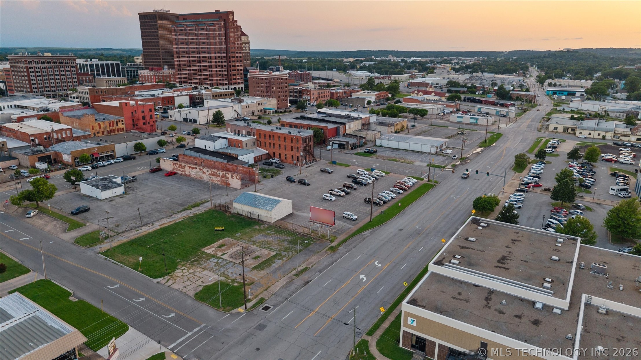100 N Dewey Property Photo 9
