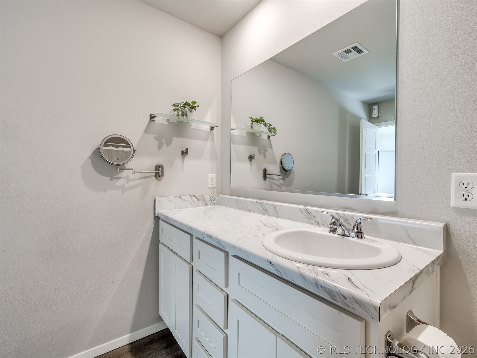 3804 S 146 Avenue Property Photo 19