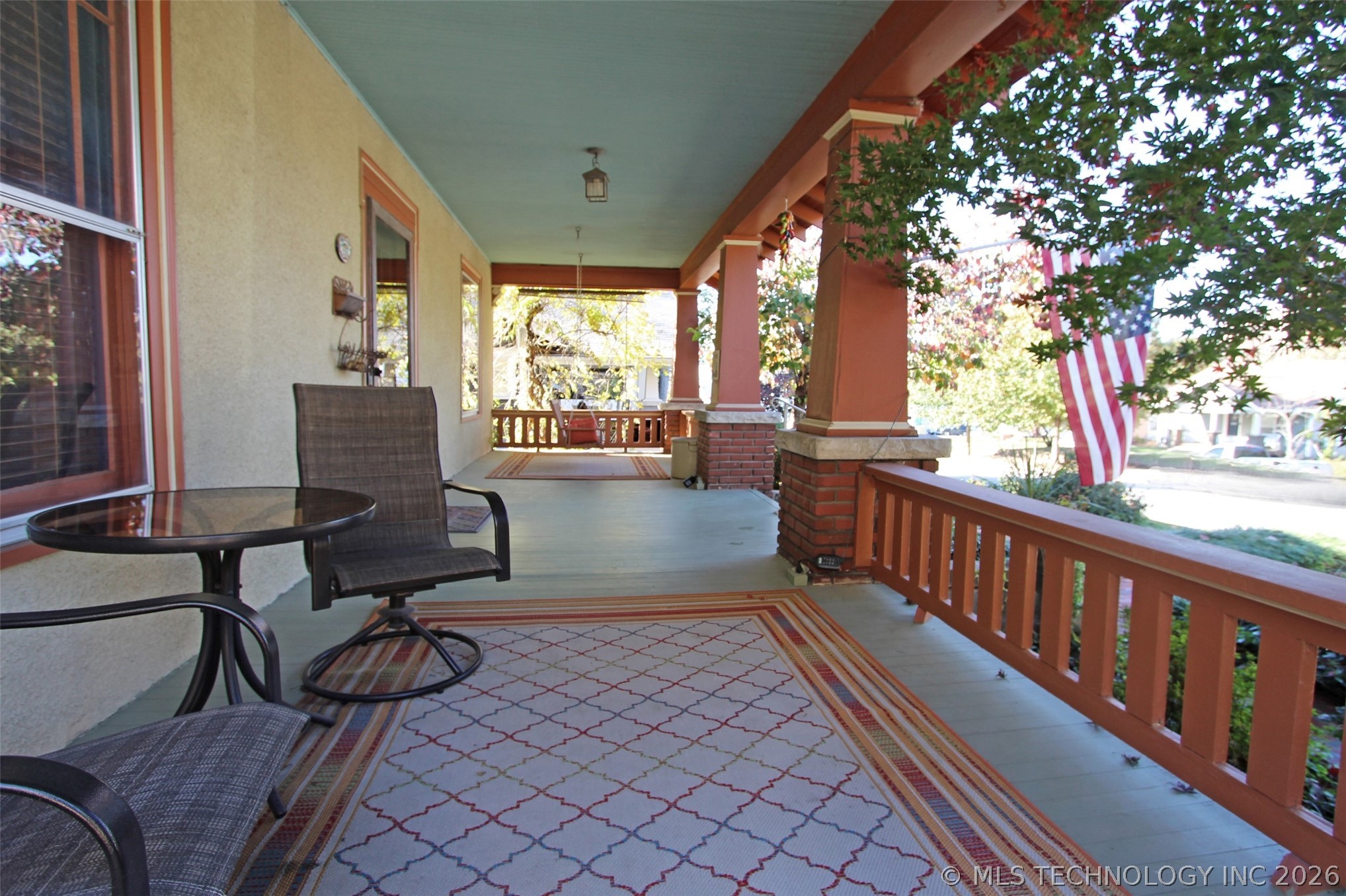 216 E 18th Street Property Photo 3