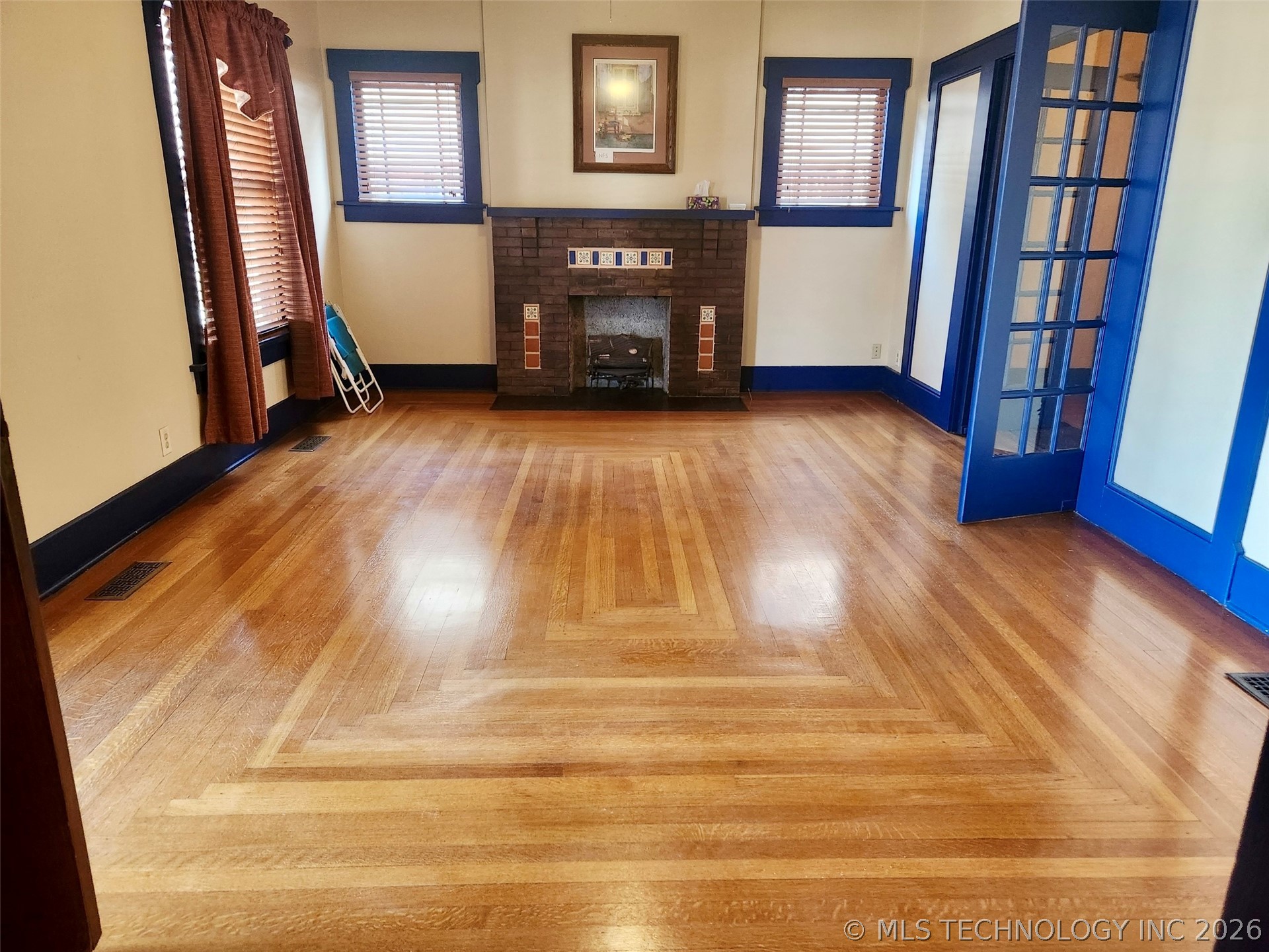 216 E 18th Street Property Photo 5
