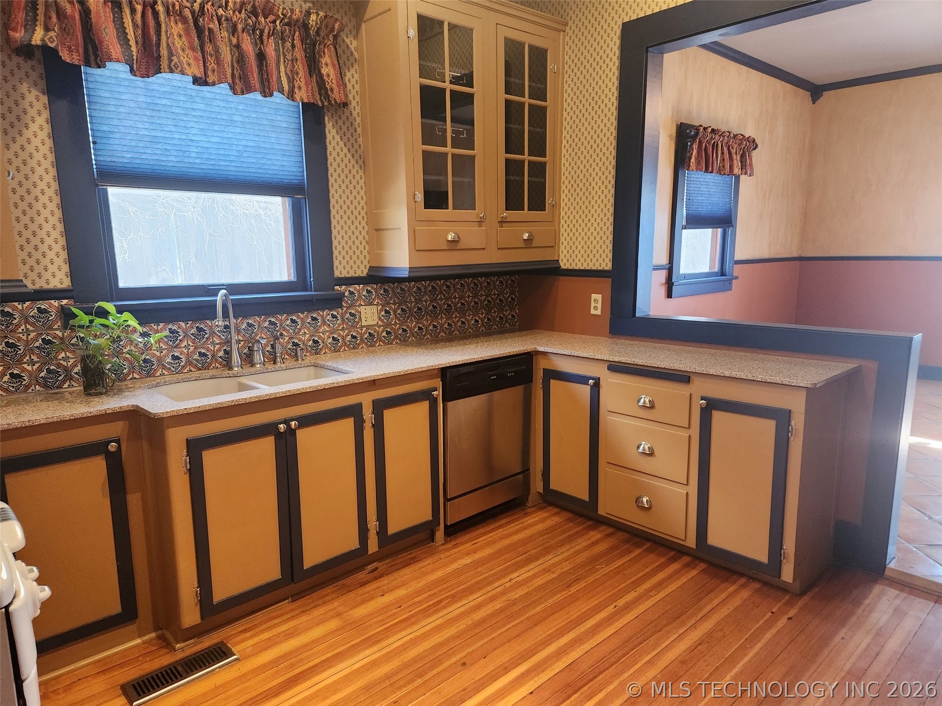 216 E 18th Street Property Photo 10